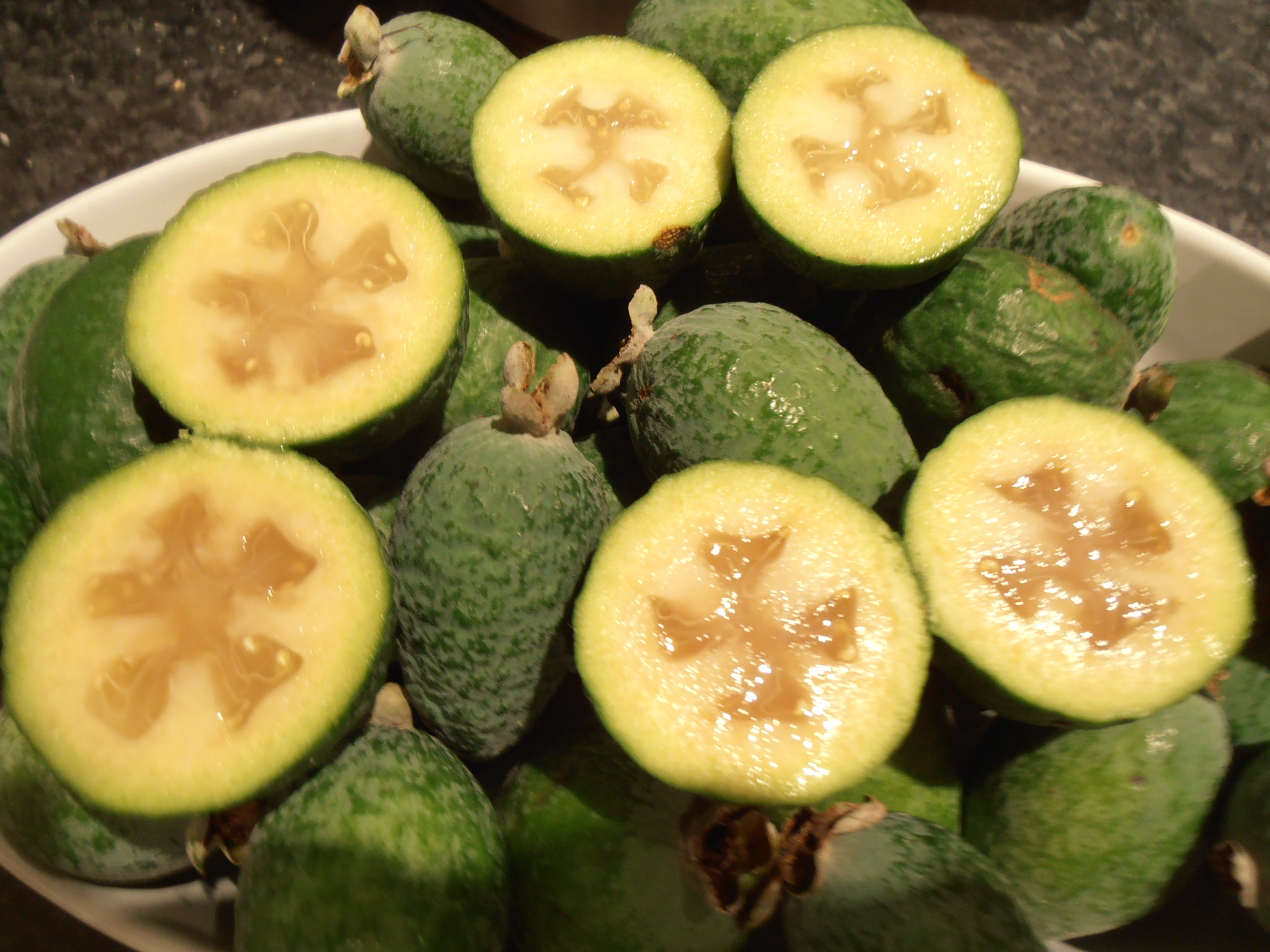 Feijoa_fruits.jpg