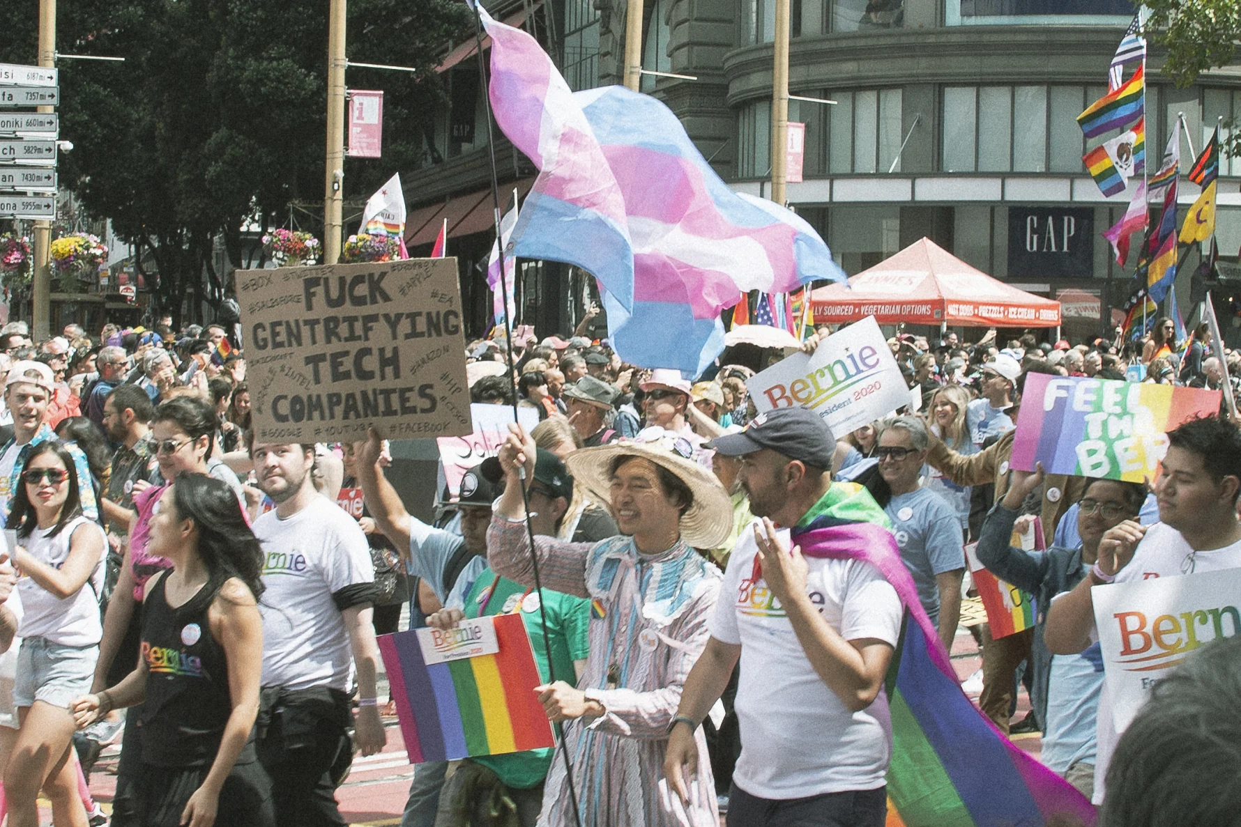 S_prideparade2.JPG
