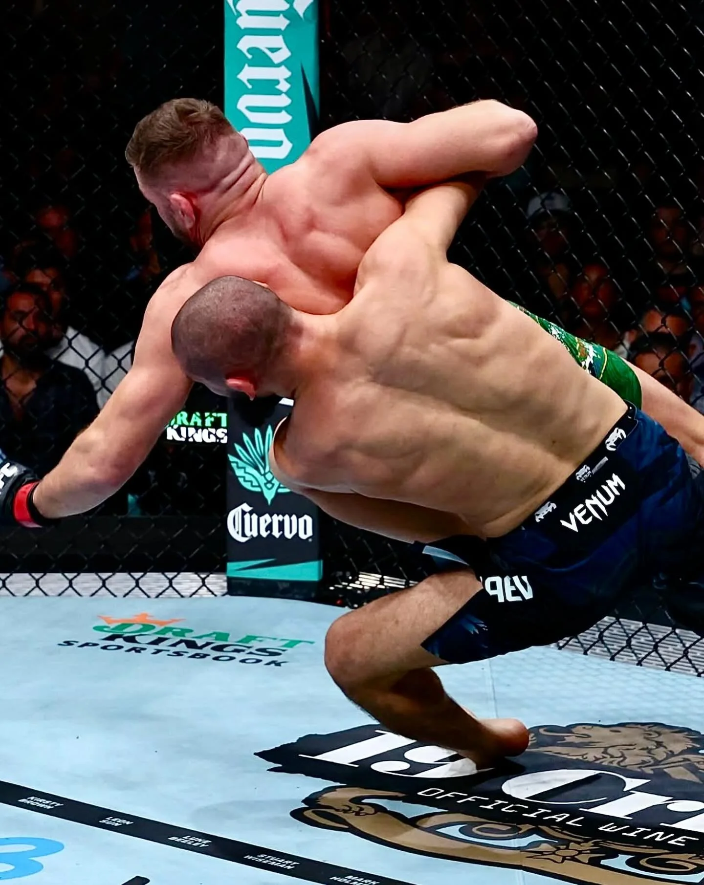 &ldquo;GET MY MONEY DANA WHITE, SEND MY MONEY&rdquo; &mdash; Khamzat Chimaev pulls a 50-44 on the scorecards outlanding Dricus du Plessis 529-45 in total strikes, while scoring 12 out of 17 takedowns #UFC319 #UFC 
&mdash;&mdash;&mdash;&mdash;&mdash;&
