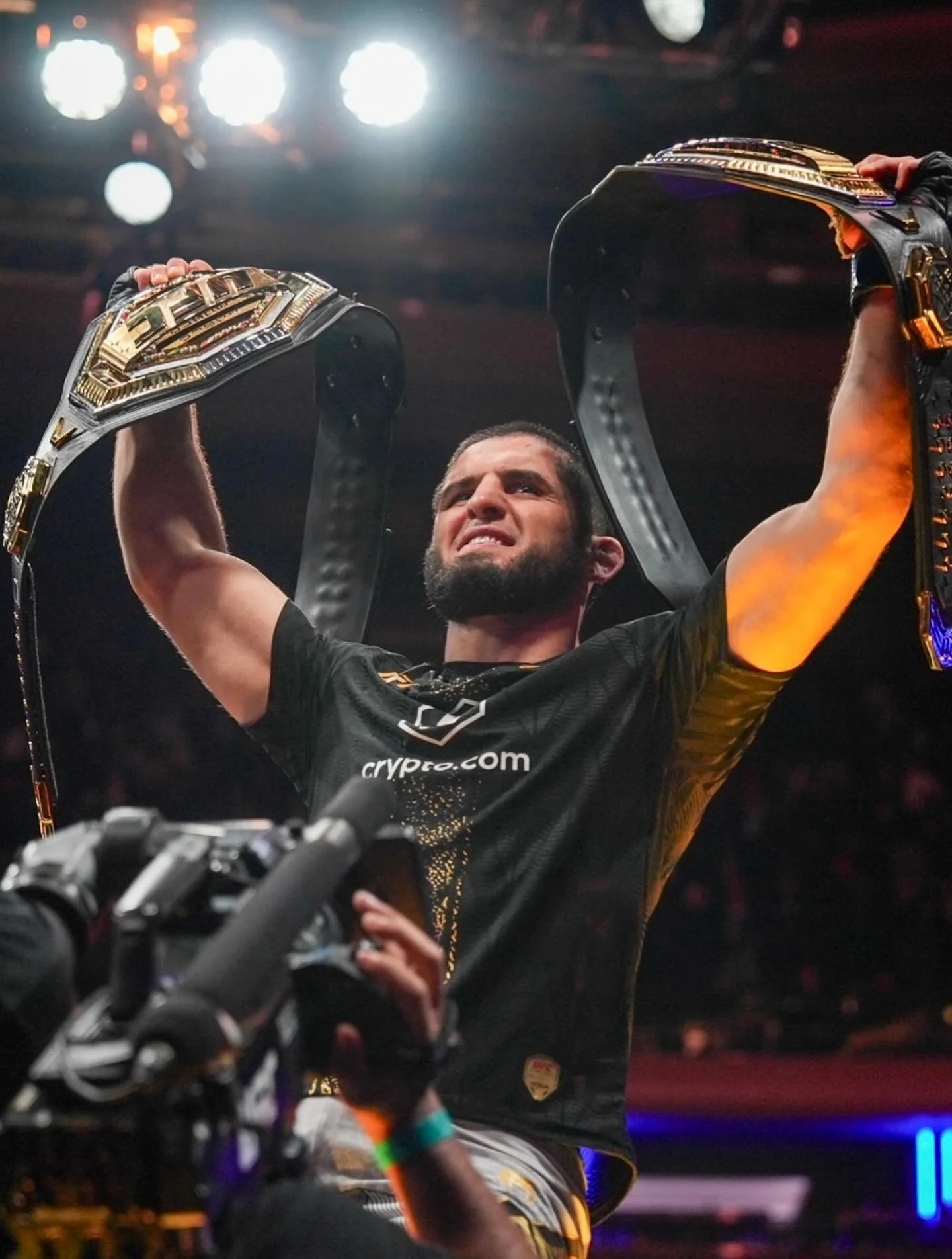 &mdash;It wasn&rsquo;t even close, Islam Makhachev now the 11th fighter in UFC history to win titles in 2 different weight classes | 📸IshikaSamant #IslamNakhachev #ufc322
