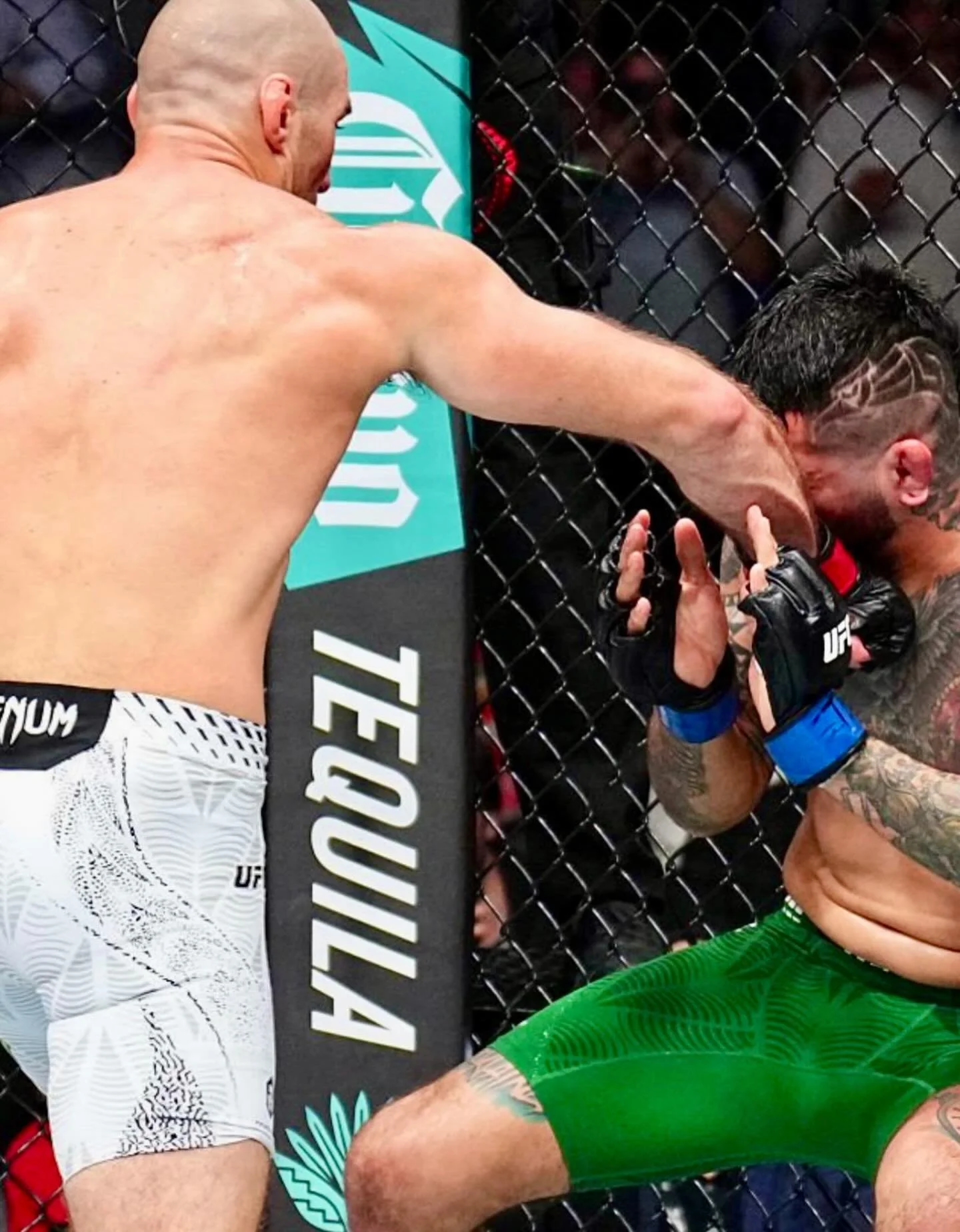 &ldquo;Chimaev probably gets off the bench. I would like to piece that little Chechen w****&rdquo;&mdash; Strickland called out Khamzat Chimaev #ufchouston #paramountplus 

(📸ChrisUngerPhotography | GettyImages)