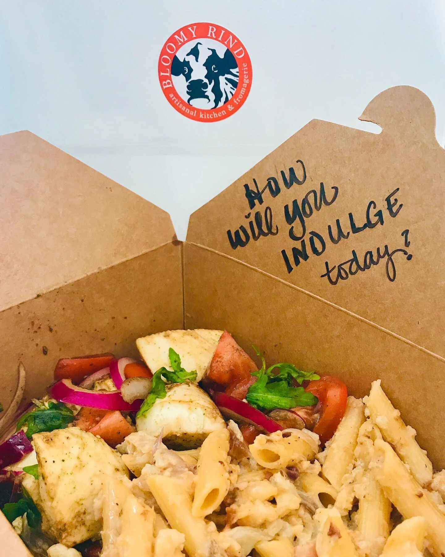 It is WEDNESDAY, Bloomies! We’re back in the shop with all the goods and plenty of mid-week indulgences...
Tuscan-Style Meatloaf, Cauliflower & Caramelized Onion Pasta, Caprese Salad (and sandwich!!!), House-Made Caesar... the list is endl