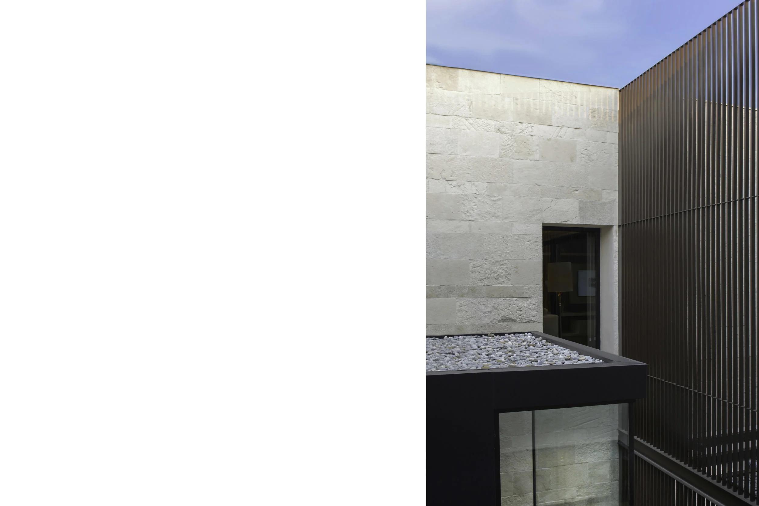 2-ESCALERA PATIO CENTRAL_.jpg