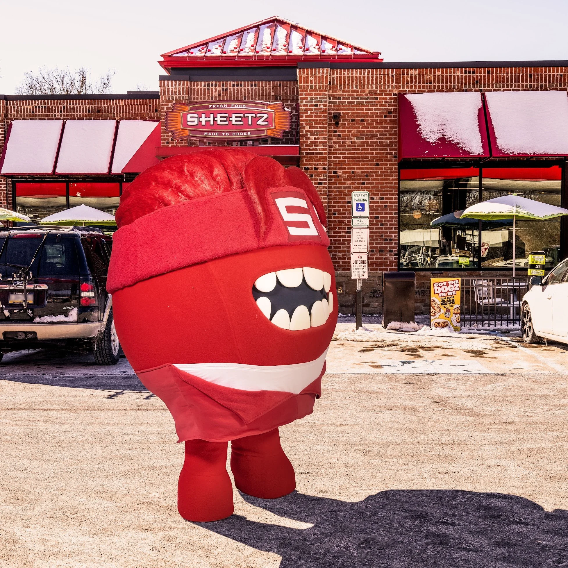 MASCOT IN COSTUME FOR CONVENIENCE STORE BRAND
