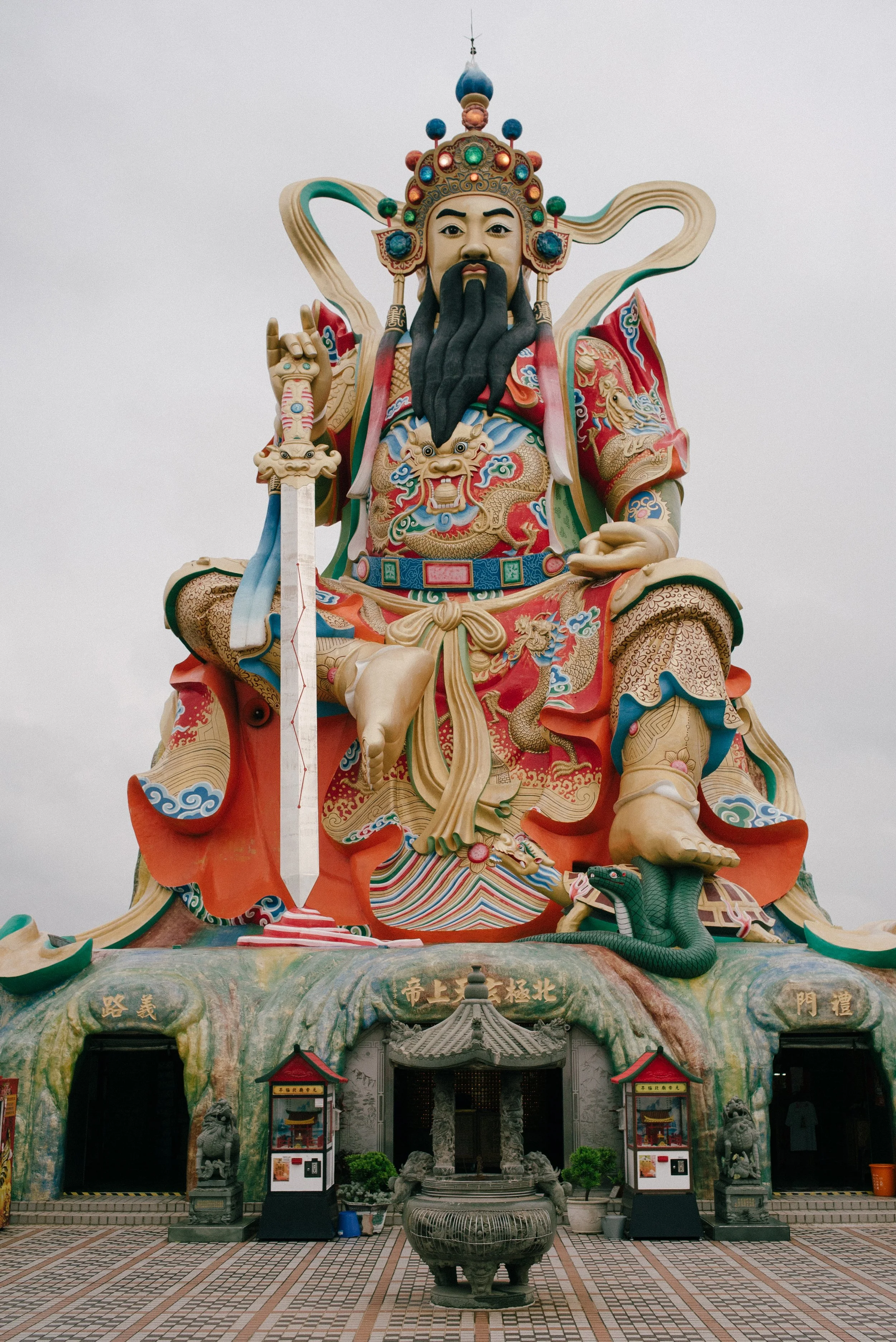 左營元帝廟北極亭,大的雕塑喔