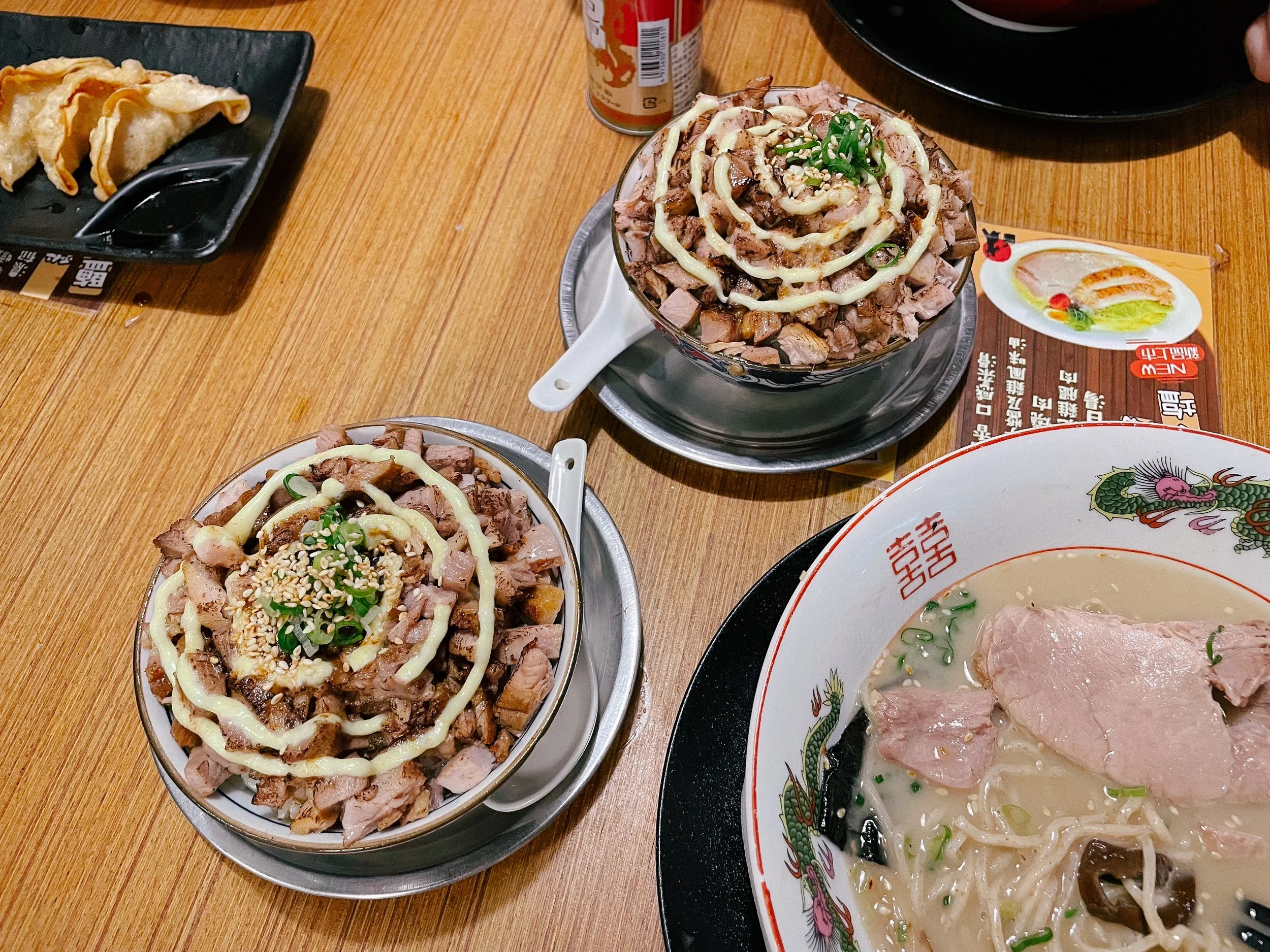 這個肉飯,上面是日本的Mayo!