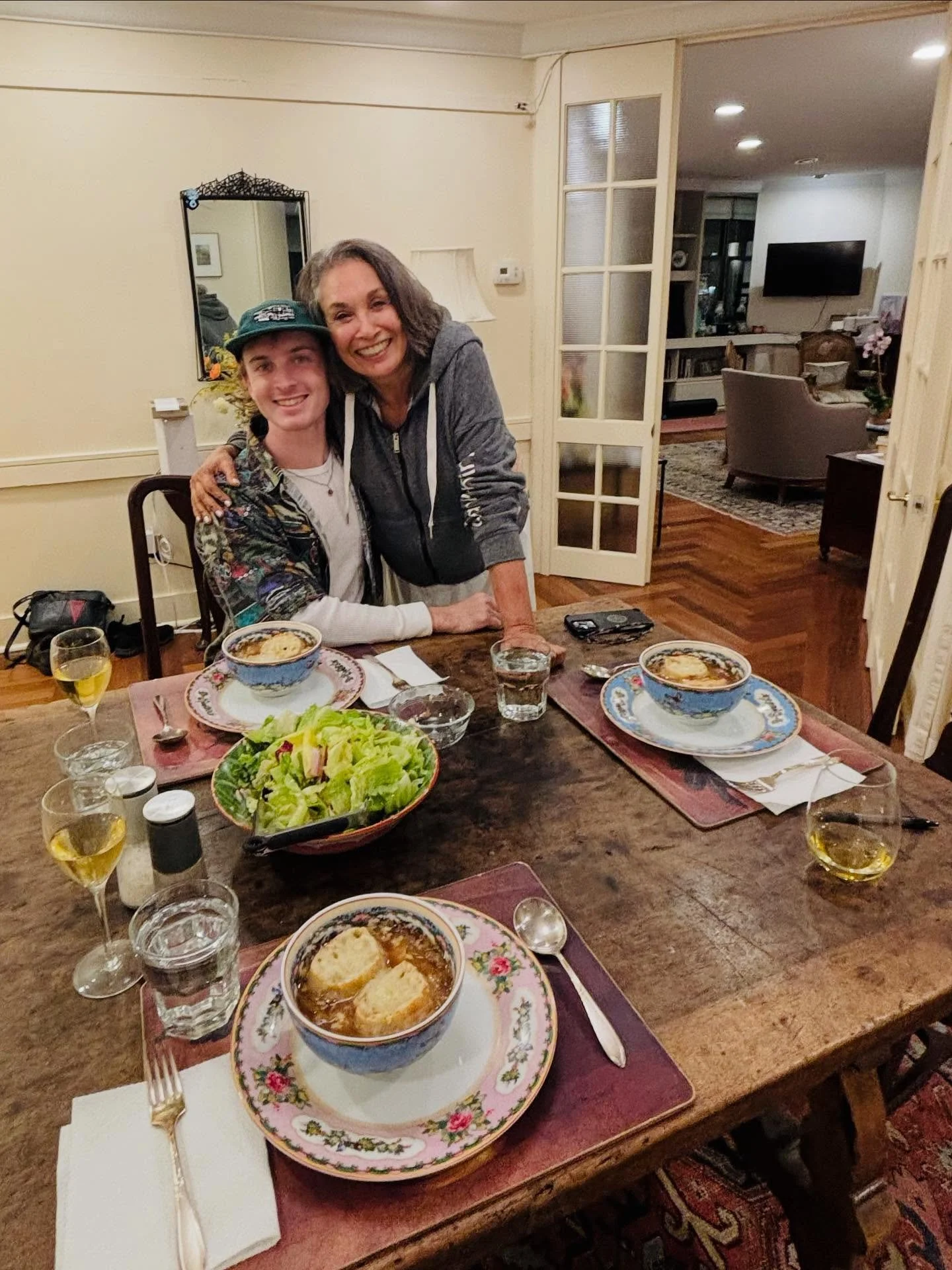 Just a cozy NYC fall dinner in with beloveds. @smittenkitchen French Onion Soup and @viacarota Insalata Verde