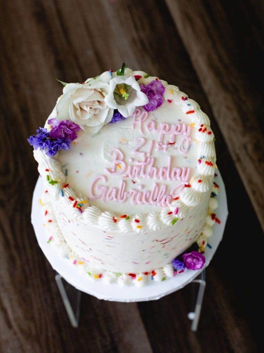 Ombré Flower Cake - dreamydelightsbysidra.com