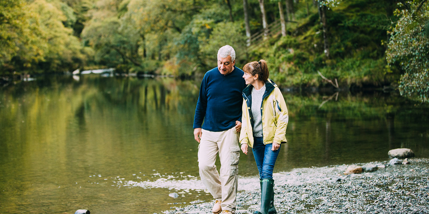 hiking-couple-banner.jpg