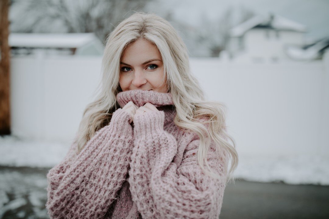 What goes perfectly with a cold winter day? Icy blonde hair, and a warm cozy sweater. ⠀⠀⠀⠀⠀⠀⠀⠀⠀
We can&rsquo;t get enough of that combo! ⠀⠀⠀⠀⠀⠀⠀⠀⠀
⠀⠀⠀⠀⠀⠀⠀⠀⠀
⠀⠀⠀⠀⠀⠀⠀⠀⠀
 #handtiedextensions #salonwestgh #grandhavenhairsalon #westmichiganhairextensions 