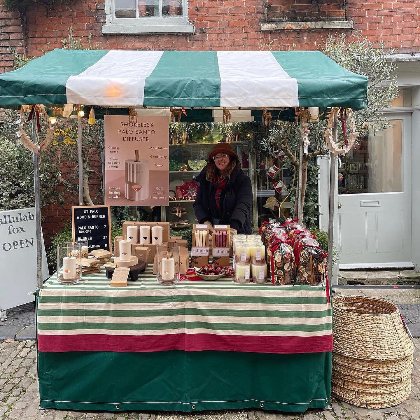 This Sunday just gone I was offered a very last minute Xmas market stand with the lovely @tallulahfoxhome and it was an absolute PLEASURE to have taken part! A huge thank you to anyone who even stopped to chat let alone all of you who went home with 