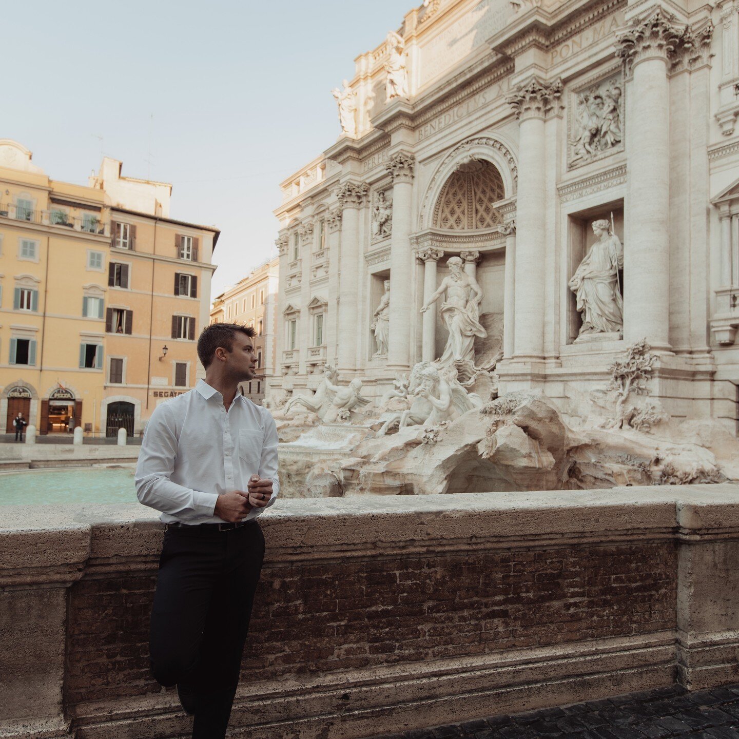 When in Rome, do as the Romans do...solo travel! 🌍✈️💼 I've got a new blog post up on my website with tips and tricks for all you fellow solo travelers out there. From getting TSA pre-check to traveling light, I've got you covered. And if you're loo