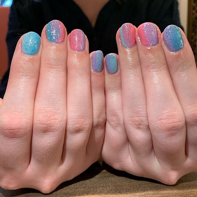 @cccook21 so glad you&rsquo;re one of my first send of hands back behind the chair. I adore you. #madisonwinails #midwestbeautyhouse #cndshellac #shellacmanicure #madisonwisconsin #madisonwi #shellac #glitter #glittermanicure #gradient