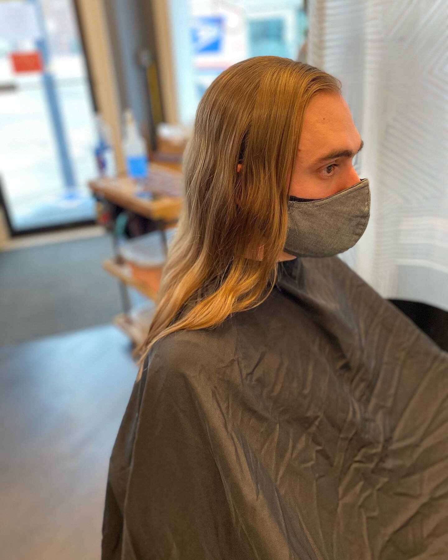 Sick of your long locks dragging you down?(even if they are beautiful) Im here to help you make the change you&rsquo;re looking for! 
🐌
🐌
🐌
Don&rsquo;t worry! He didn&rsquo;t let that long beautiful hair go to waste! He took it with him to find a 