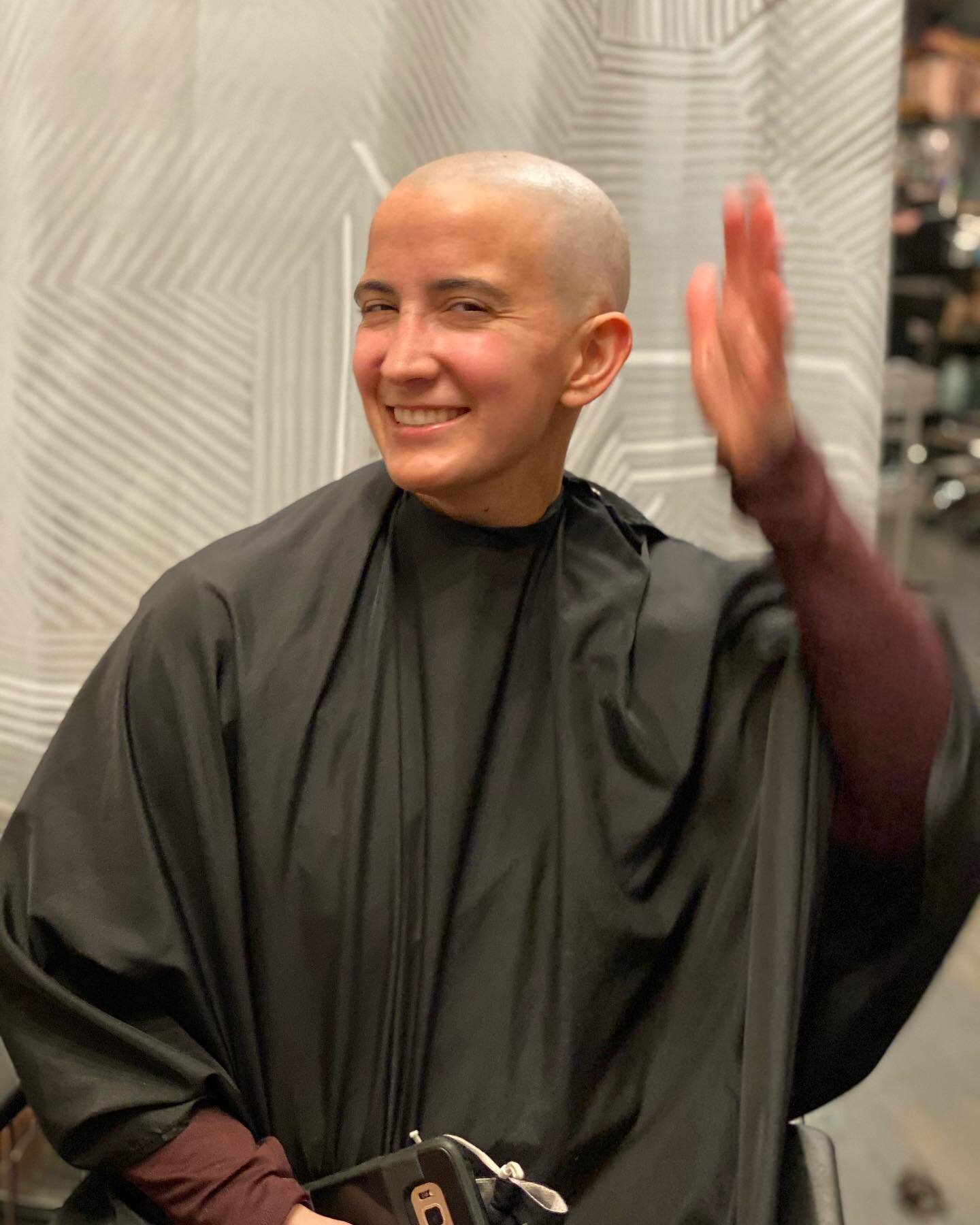 The bold and the beautiful! 😍
🐌
🐌
🐌
‼️please be aware that we ✨BOTH WERE WEARING MASKS ✨ through this whole appointment!! Her mask was only removed at the end of her appointment since this was her first time with a completely shaved head! And I f