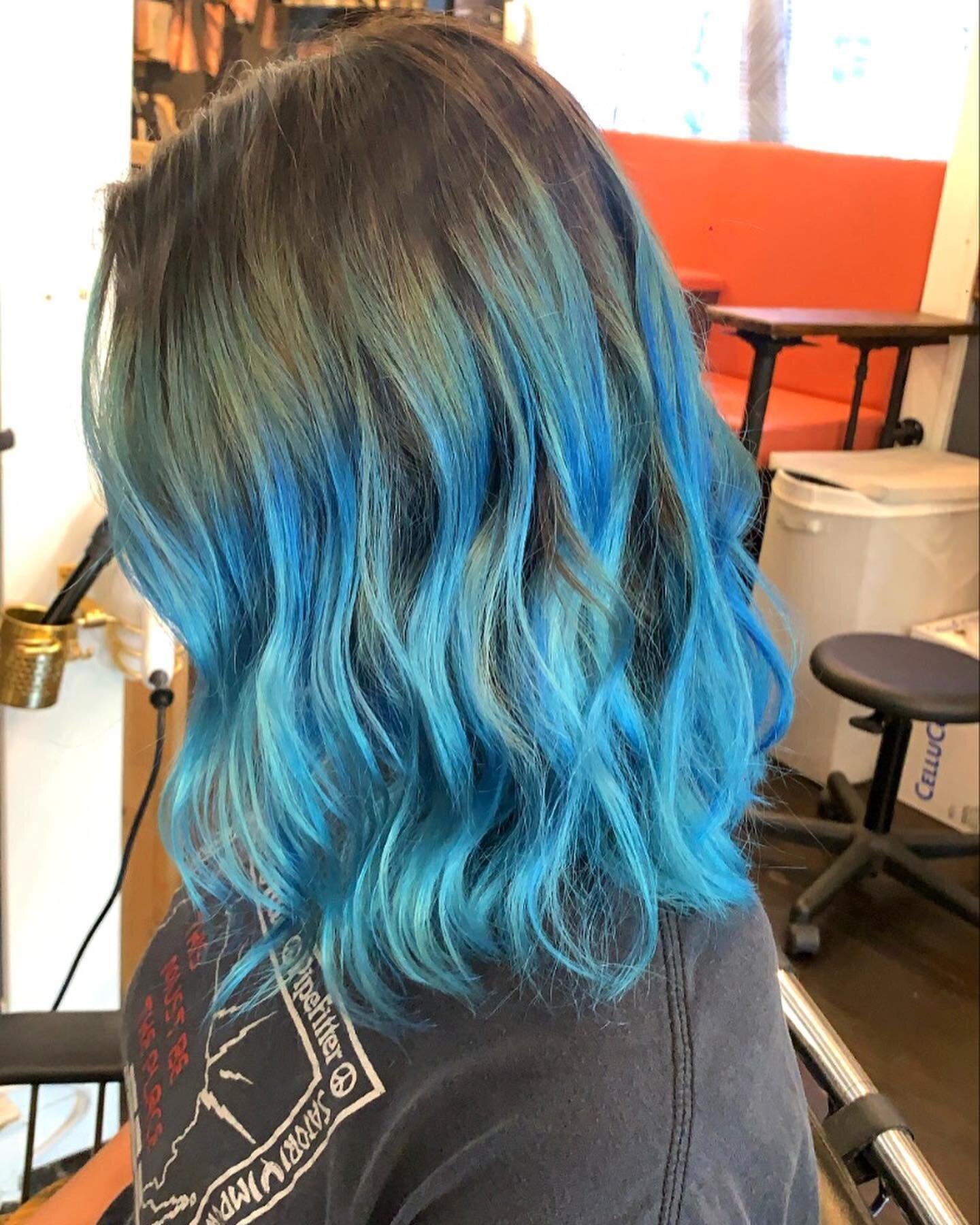 Is this what it feels like to taste 5 gum?! 🥶 #fadedrosesbarber #midwestbeautyhouse #redkinshadeseq #redkinshades #haircolor #bluehair #funkyhaircolor #madisonwisconsin #madisonsalon #madisonbarber #wisconsinbarber