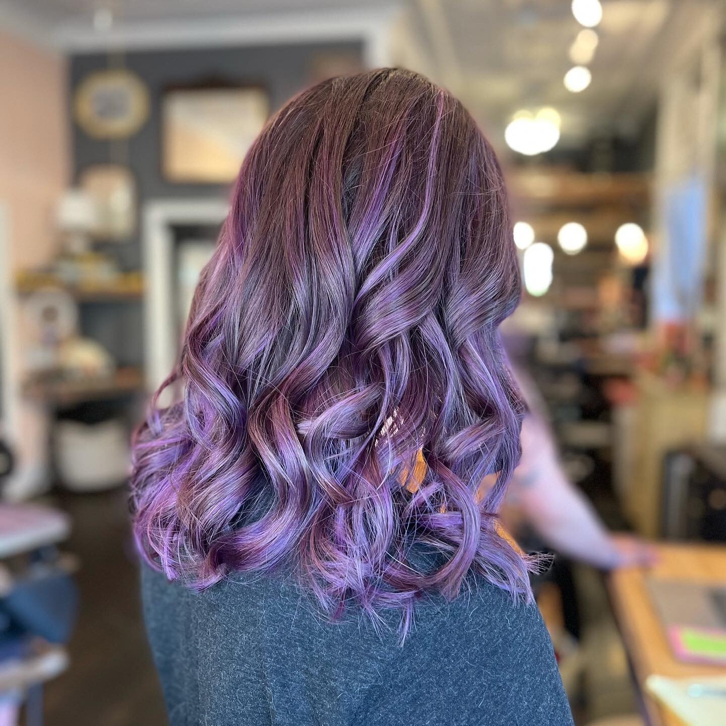 I&rsquo;m STILL gushing over this smokey lilac color on @ashdc98 from a couple of weeks ago! 💜🦄💜🦄
.
.
.
What color have you always dreamt of having? 🌈