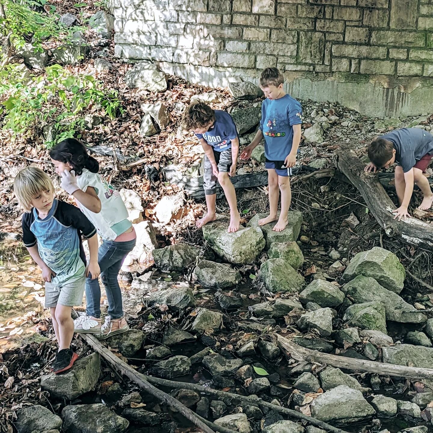 Embracing the power of outdoor play at Acton Academy! 🌳🌞 From sparking creativity to fostering teamwork, the benefits are endless. Every day, we step outside to explore, learn, and grow together. 

 #OutdoorPlay #LearningBeyondTheClassroom #DunlinO