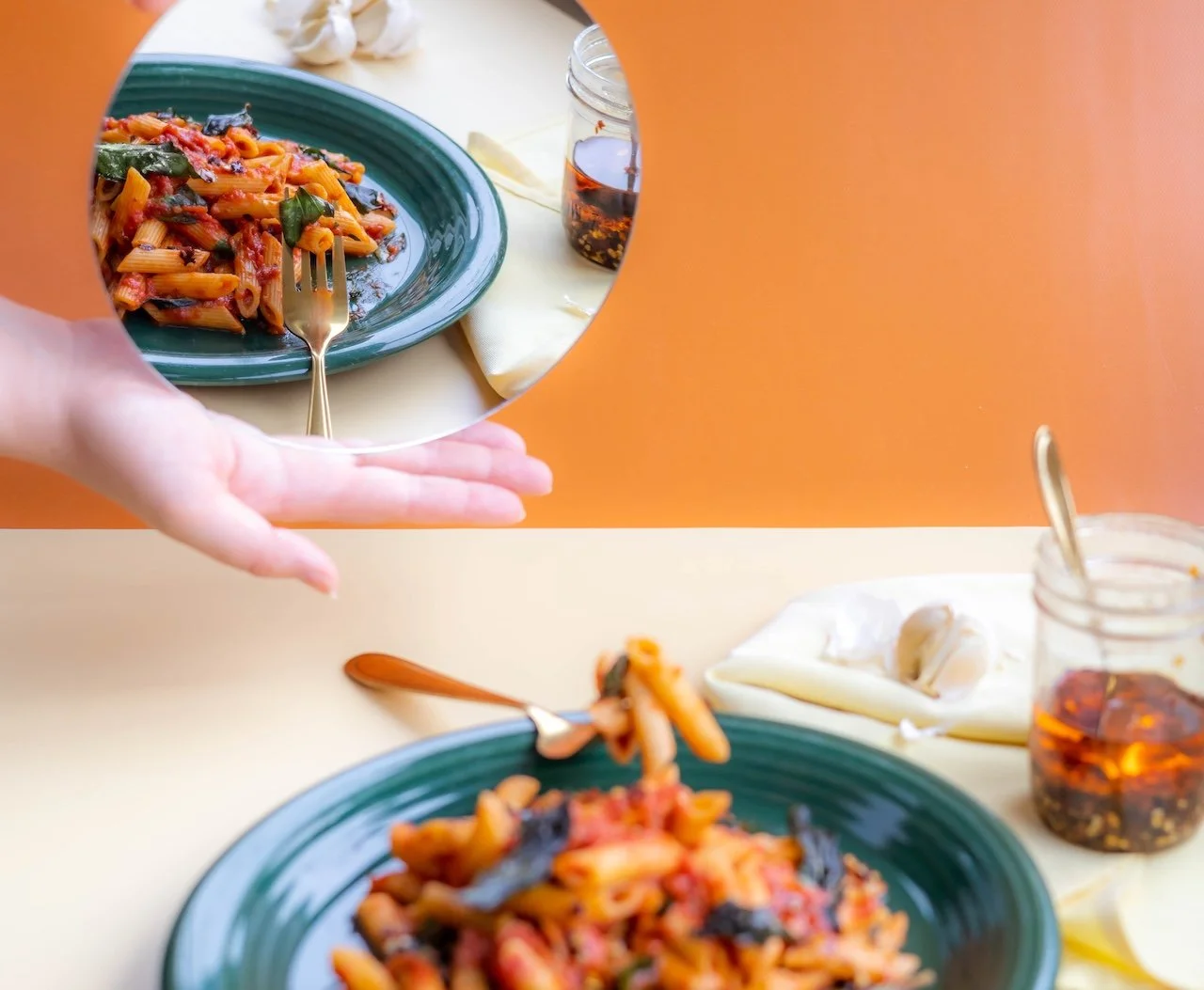 Vegheadsto vegan Arrabiata sauce with penne pasta with inset image