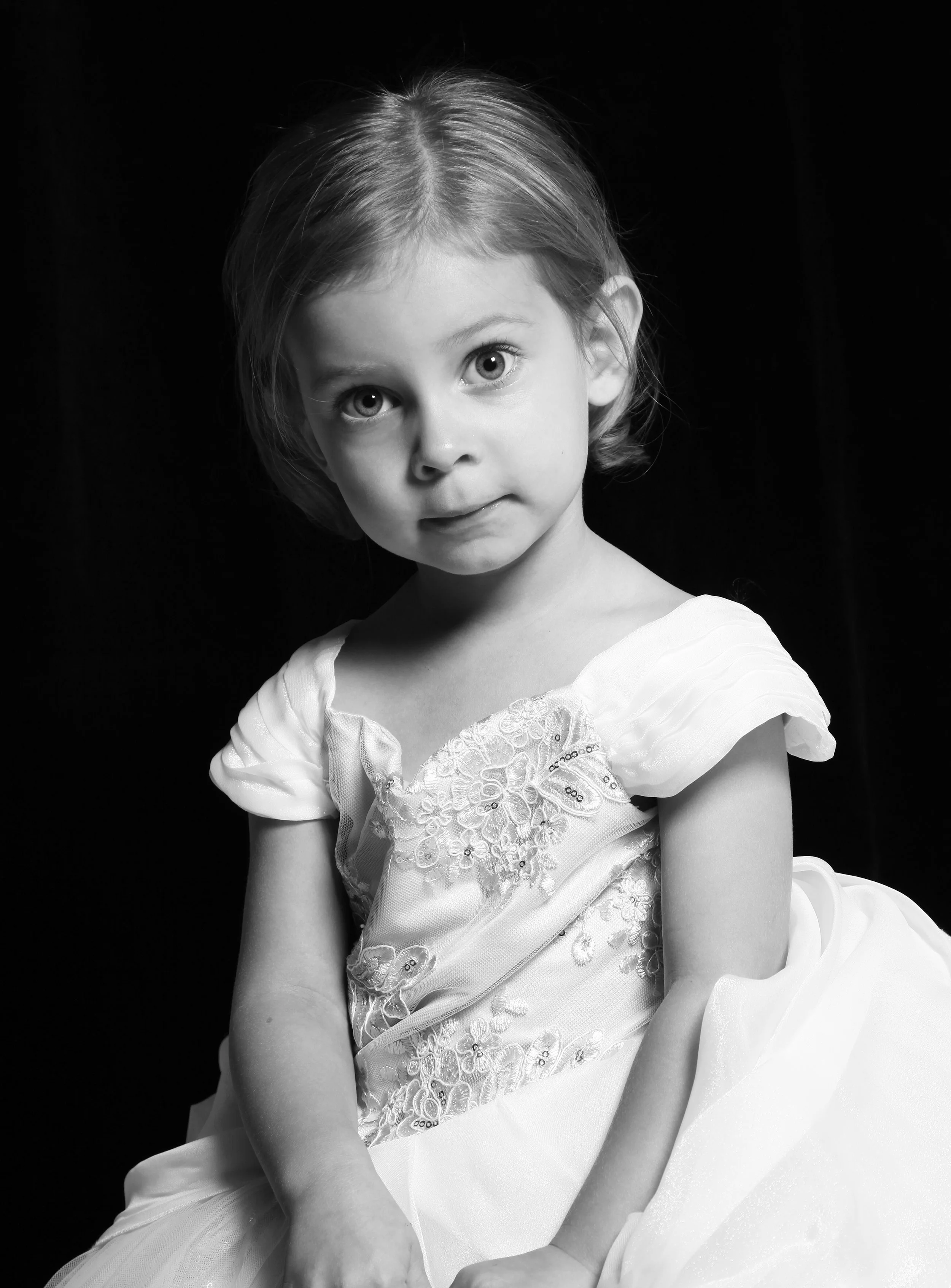 Holden_19_55_21_19_1a_sm_bw.jpg