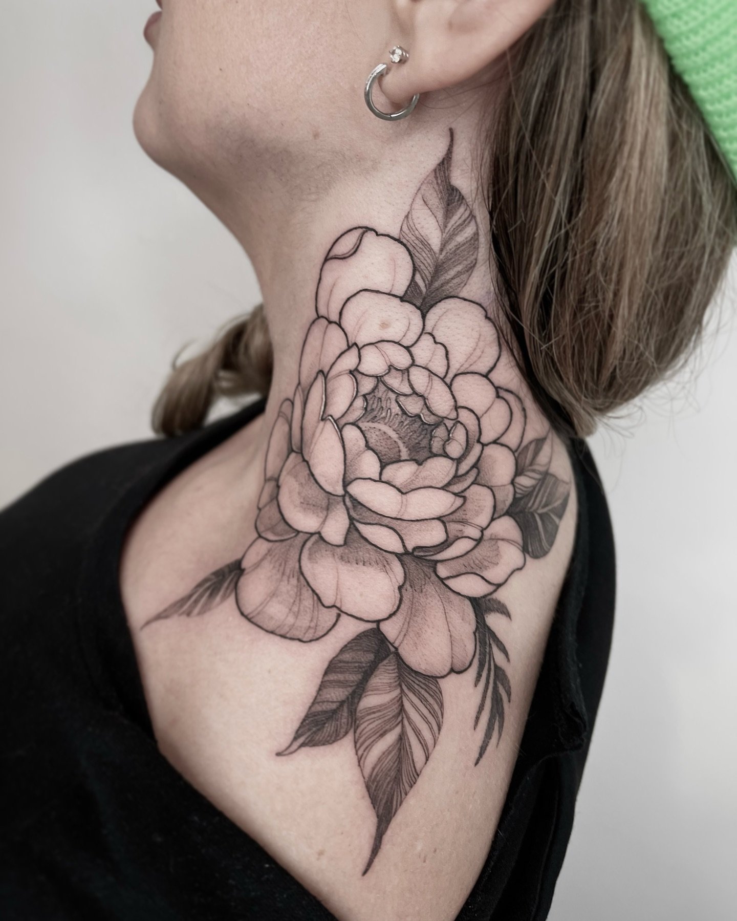 Starting 2025 off right! Beginning of a whole floral neck piece for Cristina, thanks for lookin! ✨✨ Currently booking so send them ideas my way! ✨✨ @glasshouse.fl