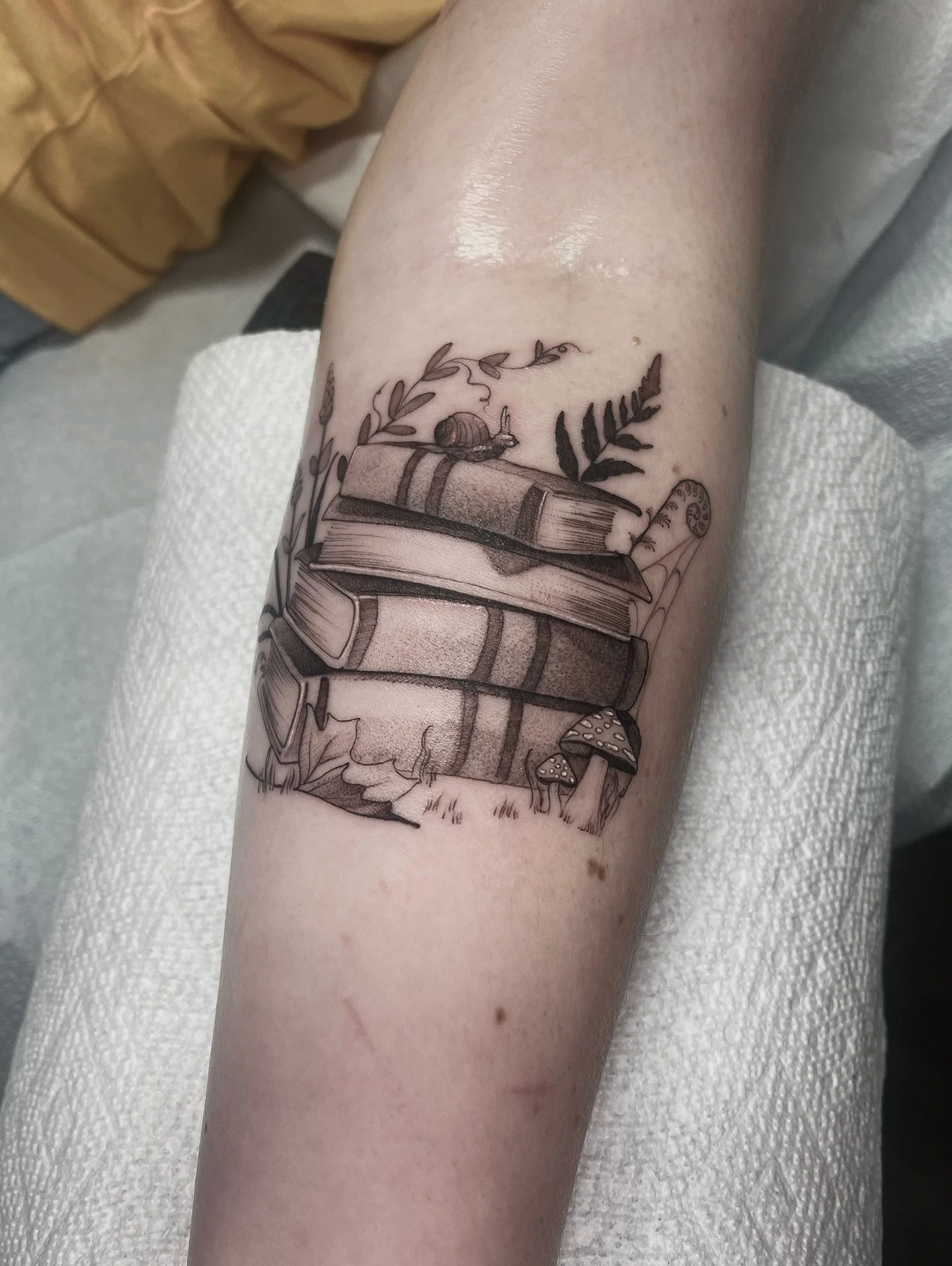 Some books for Kristin! We went with a more overgrown peaceful vibe with this one, I really enjoy doing these smaller pieces amongst the larger scale stuff. Now booking - holler at me! @glasshouse.fl 
.
.
.
.
#blackandgrey #blackandgreytattoo #bookta