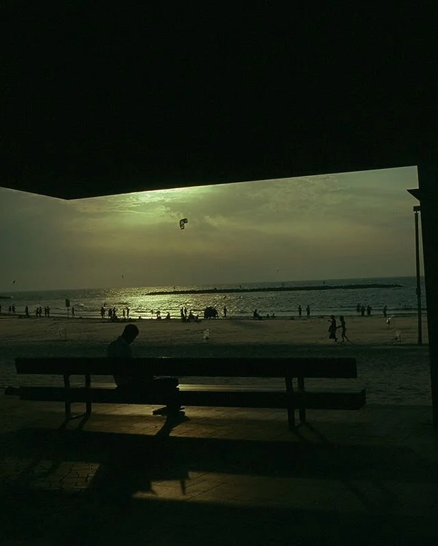 SUNDOWN IN TEL-AVIV ⠀⠀⠀⠀⠀⠀⠀⠀⠀
with kite surfers and man on an bench at the beach on film ⠀⠀⠀⠀⠀⠀⠀⠀⠀
🌚✨⠀⠀⠀⠀⠀⠀⠀⠀⠀
#analogphoto #filmisnotdead #35mm #noeidts #travelphotography #filmisgod #filmshooters #telavivjaffa #analoguecollective #apricotmagazine 