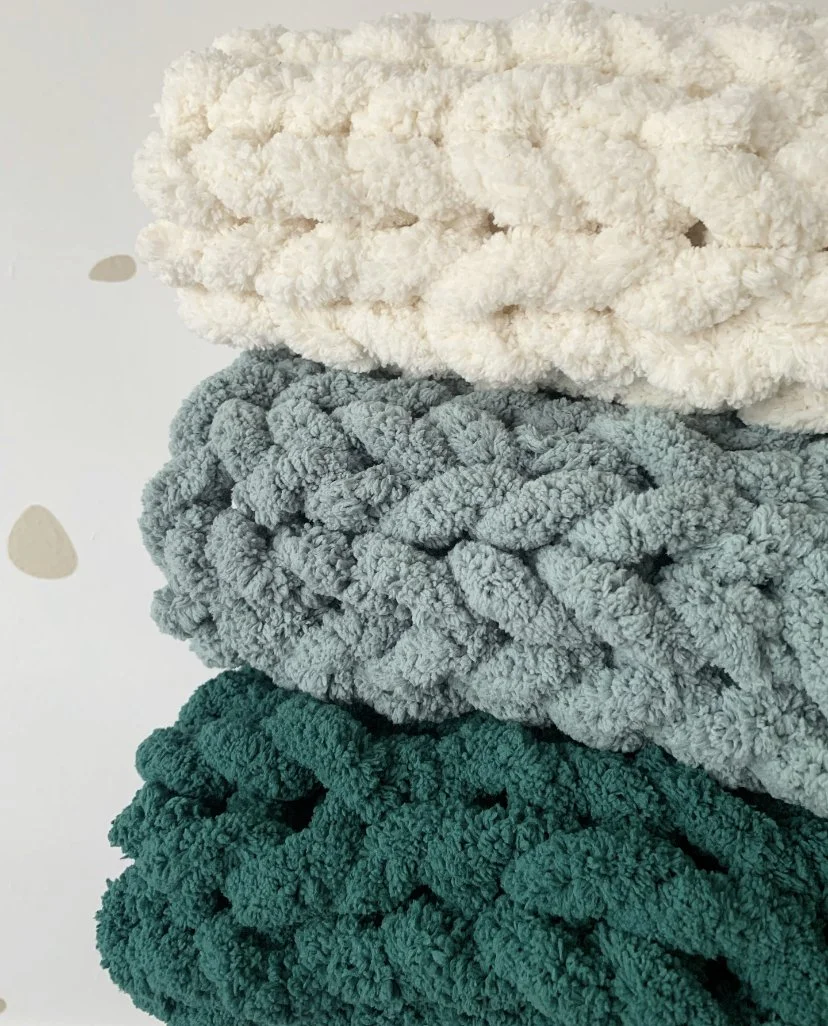 Yarn Emerald Green Chunky Knit Blanket SUMMER ROSE Mia Loose