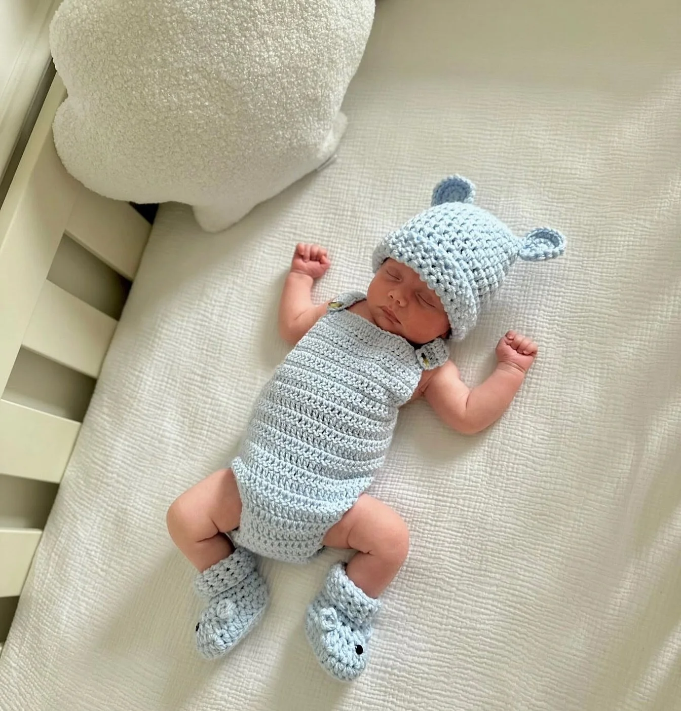 Perfect little River 🩵 Thankyou SO much Jayde for this beautiful photo 🥹 

The iced blue set is also available with pom-poms &amp; all items are available to order separately if you want to mix &amp; match 🩵