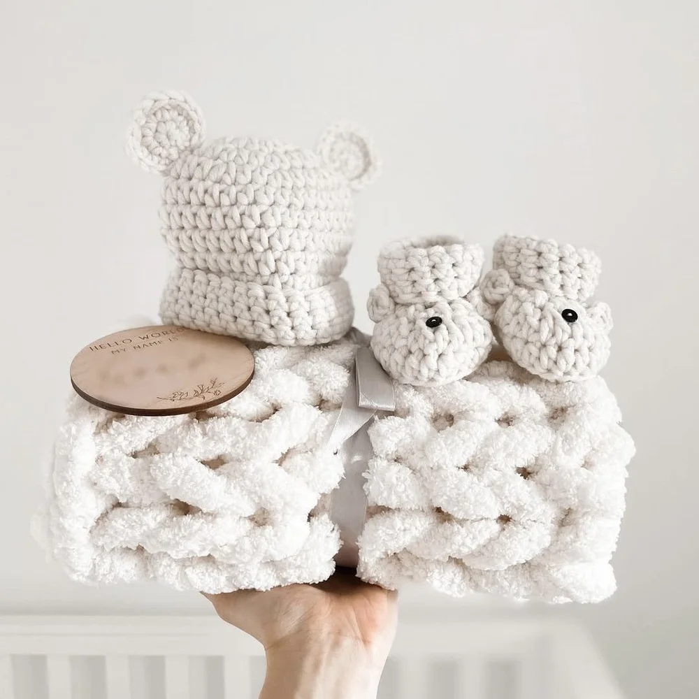 PRE-ORDER* Super Chunky Hand-Knitted Baby Blanket (Cream) — BAGEL