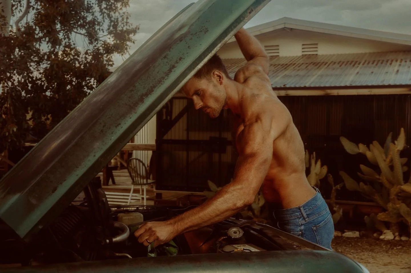 A bit of cowboy glamour gracing @junipermoonsanctuary by the ultra talented @vonswank with @randyridings #highdesert #highdesertphotographer #yuccavalley #joshuatree #airbnbexperience hosted by @casa_superba_venice @thealmanaq