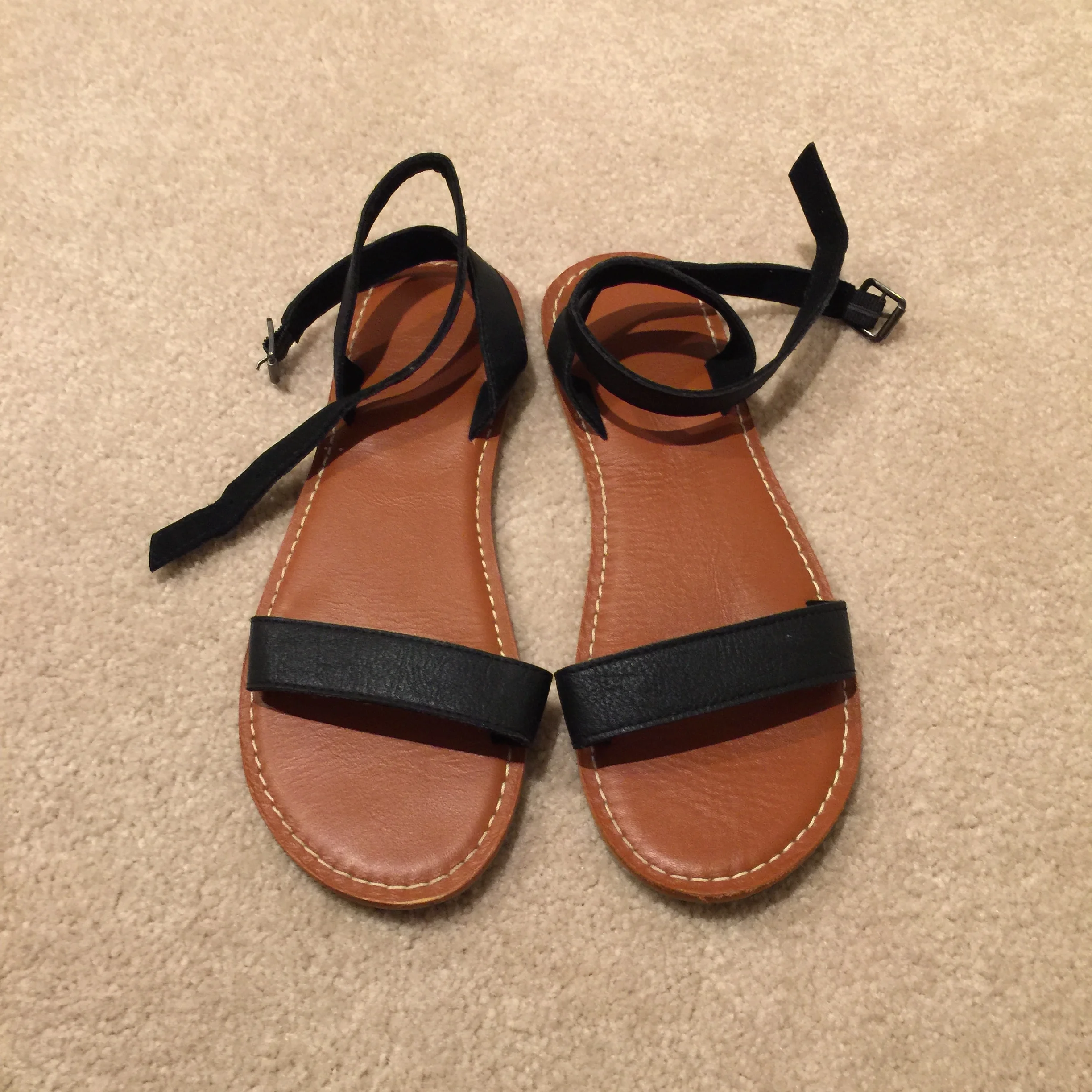Abercrombie &amp; Fitch - Size 9 (Flats)