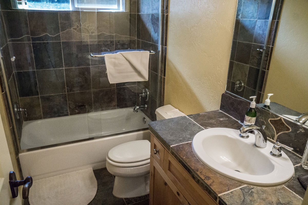 WisdomRetreat-bathroom-A6-13web.jpg