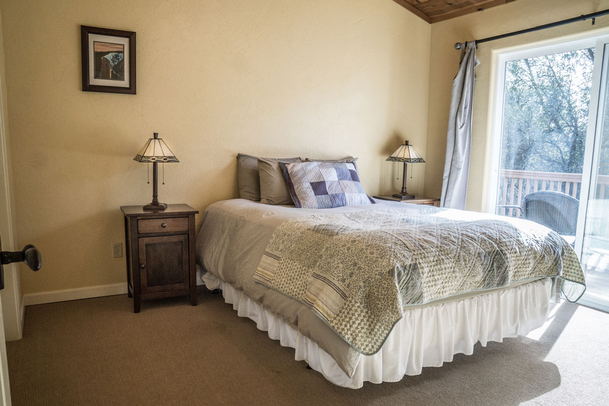 WisdomRetreat-bedroom-A6-14web.jpg