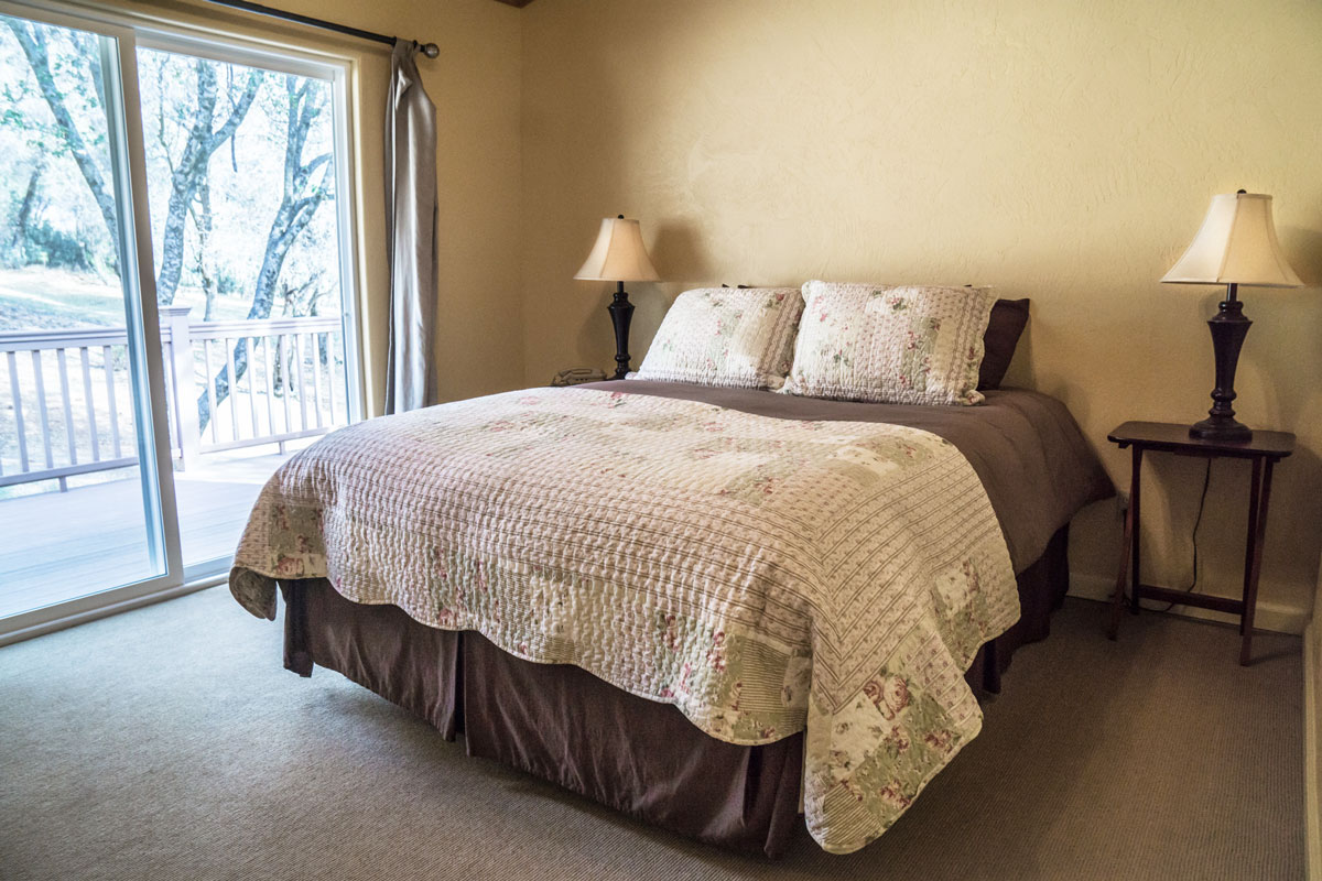 WisdomRetreat-bedroom-A6-15web.jpg