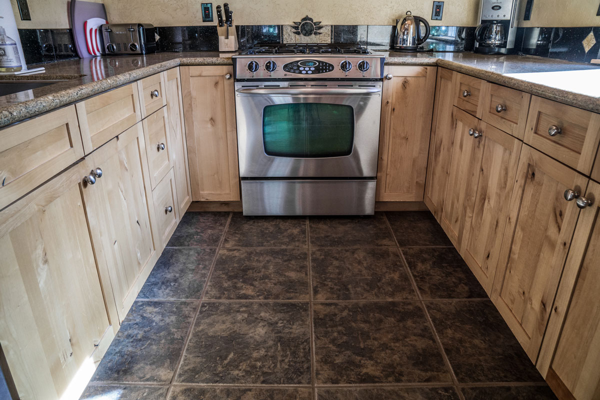 WisdomRetreat-kitchen-A6-11web.jpg