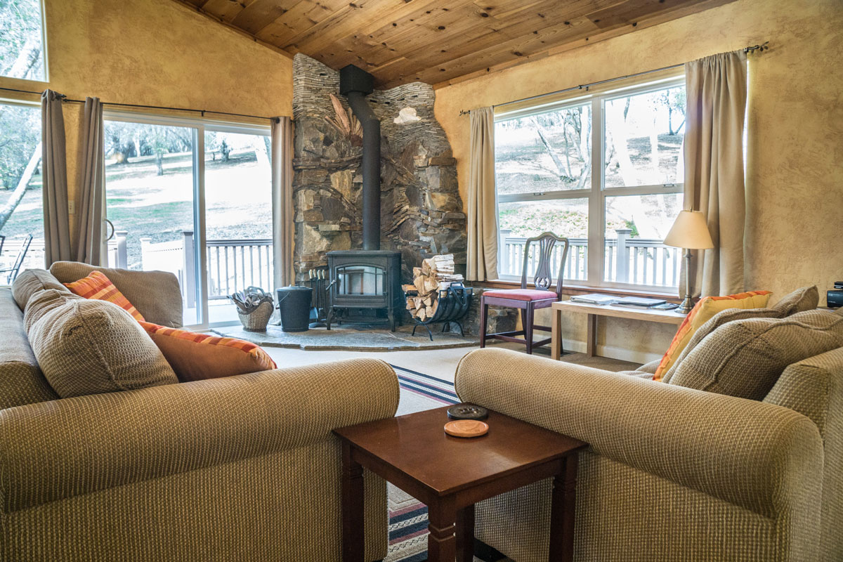 WisdomRetreat-livingroom-A6-4web.jpg