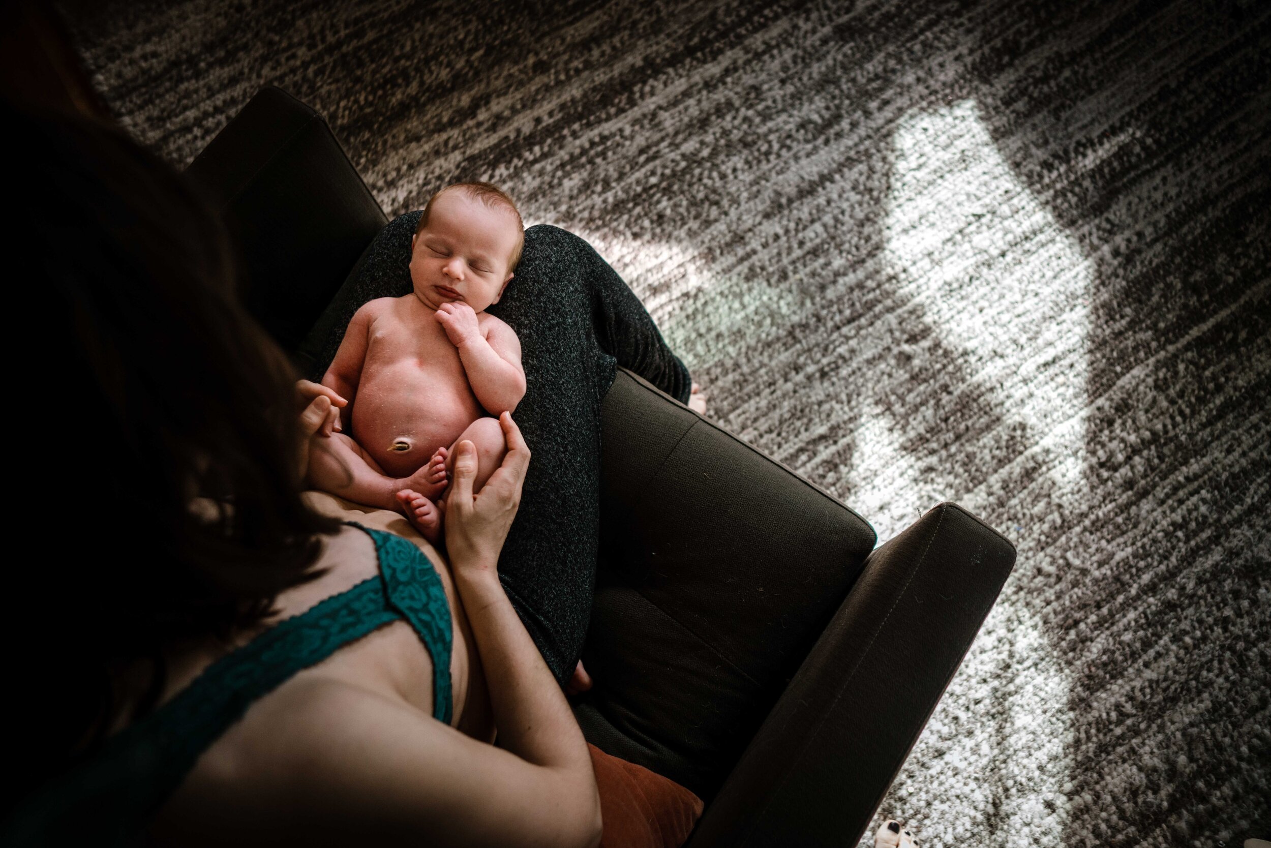 minneapolis-birth-photographer-and-doula