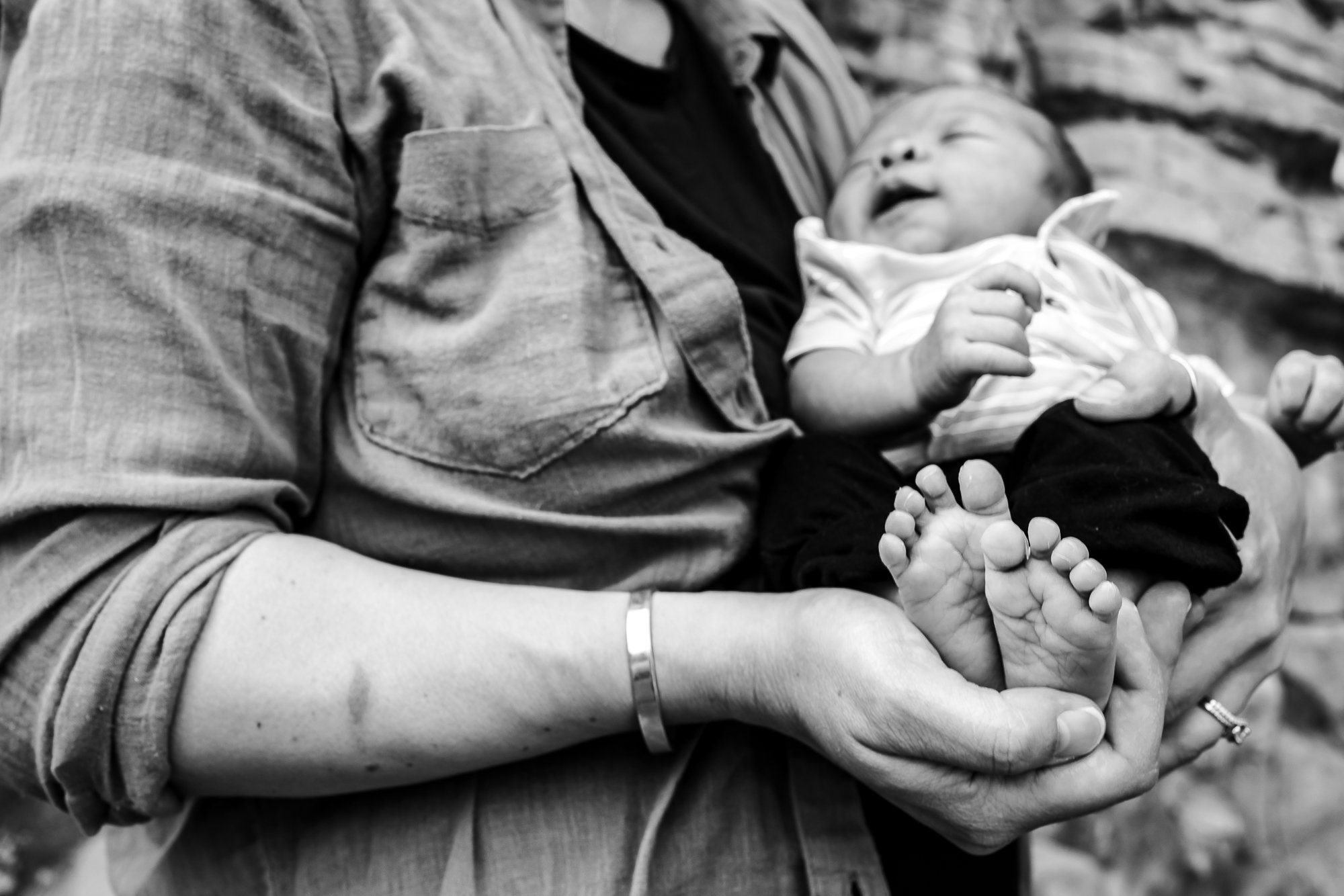 Gather Birth Cooperative- Doula Support and Birth Photography in Minneapolis - May 19, 2022 - 101622-2.jpg