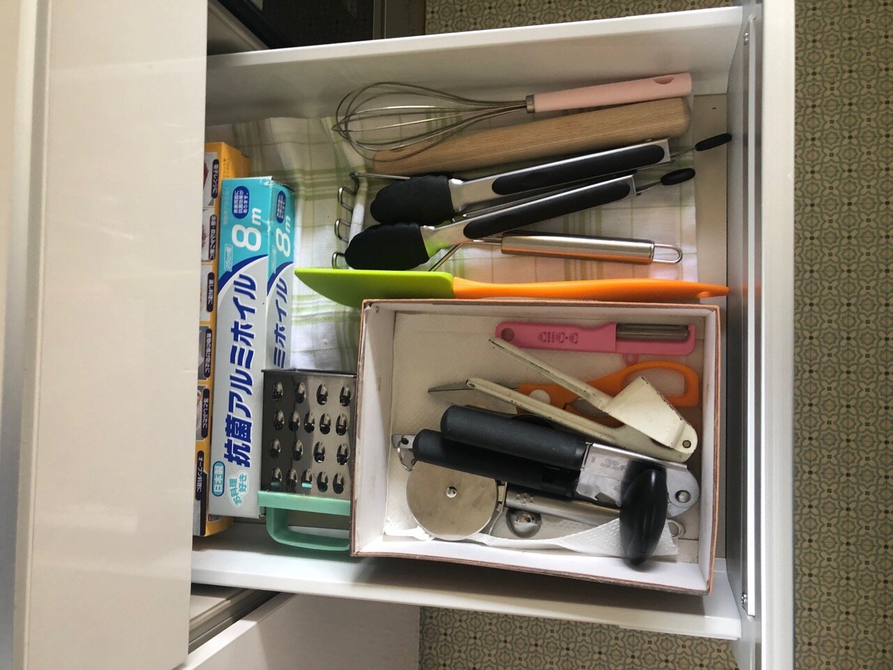 Utensil drawer