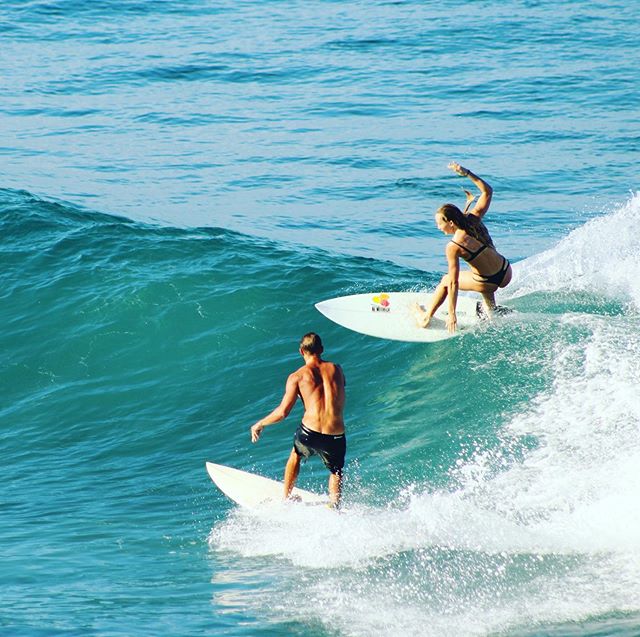 Sharing is Caring 😊 Waves are GOOD today so grab a board and get out there! Don&rsquo;t have a board 🤷&zwj;♀️? No worries give us a call and we&rsquo;ll hook you up 👌🏻 6319335533
🌊
Instructors @arielcengstrom &amp; @chinofchris sharing waves at 