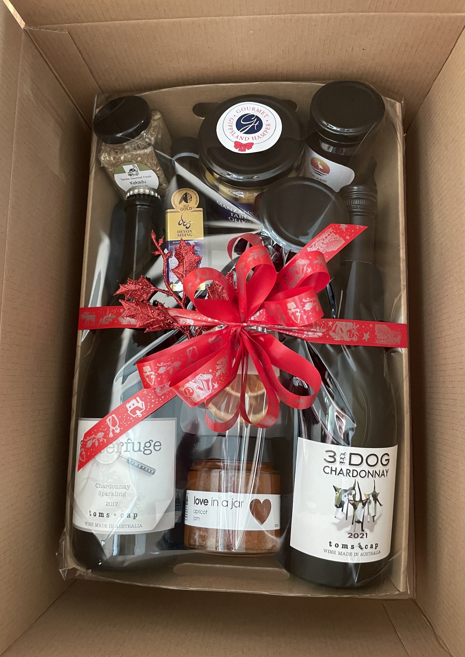 Hampers with a choice of Toms Cap wines