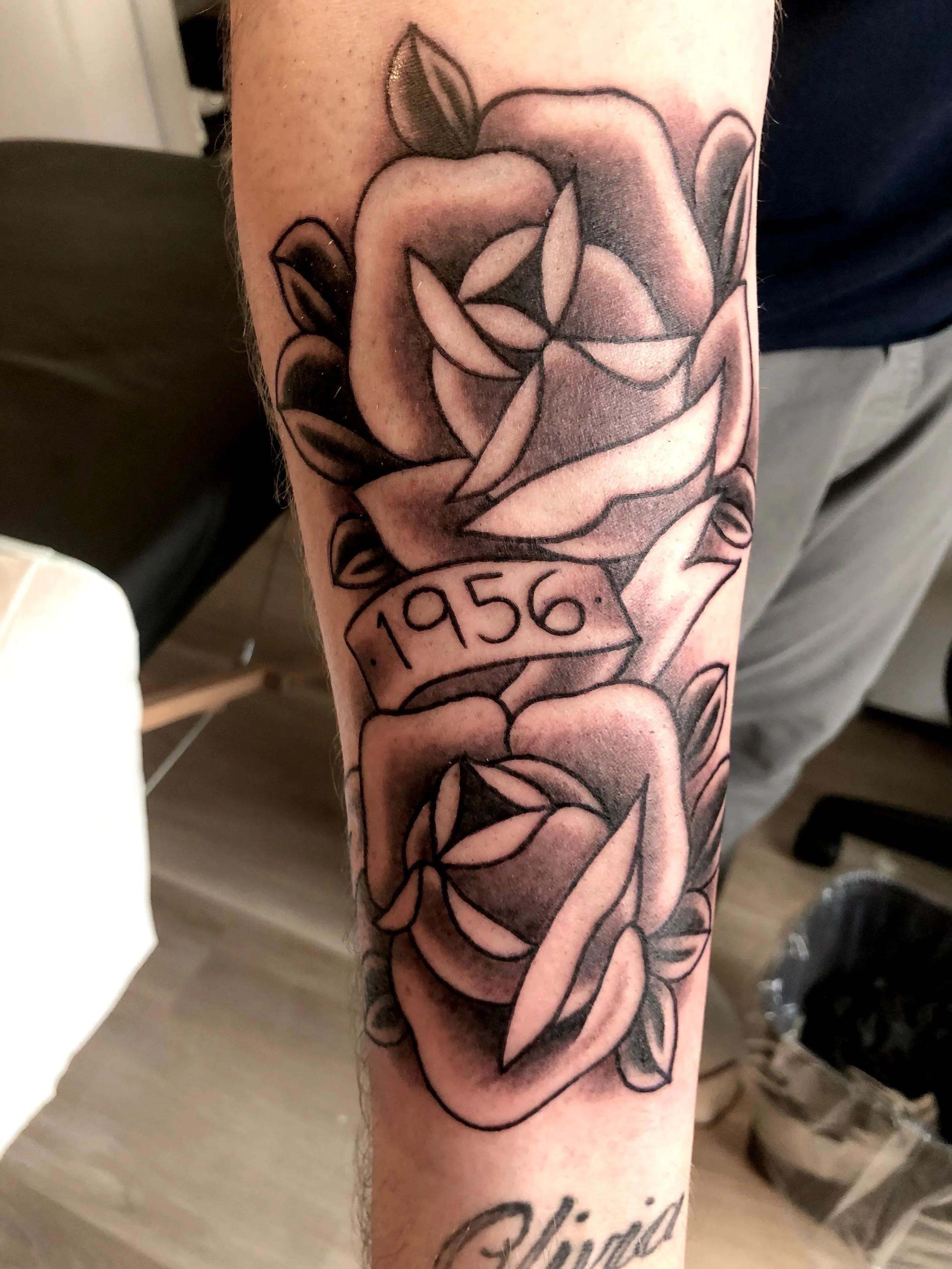 Black and grey roses for Alex. Nice seeing you, man! 
.
.
.
.
#orangeville #shelburne #dufferincounty #caledon #grandvalley