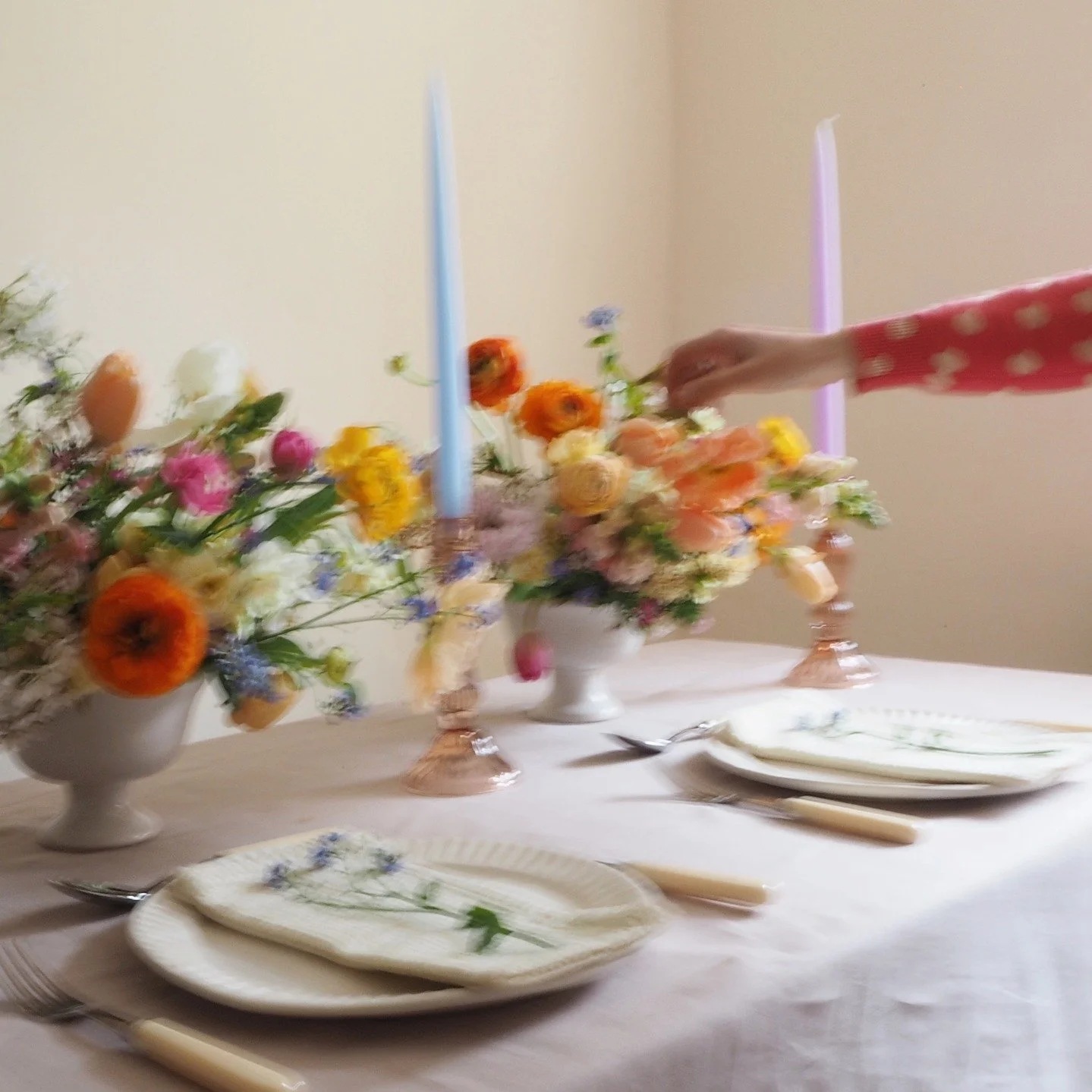 Hello! I thought I'd say hi as I have some lovely new followers thanks to the exciting new collaboration I'm doing with my friend Caroline from @hayloftfloral. We're called @the.dish.girls and we're launching our first product 'Elsie' tomorrow mornin