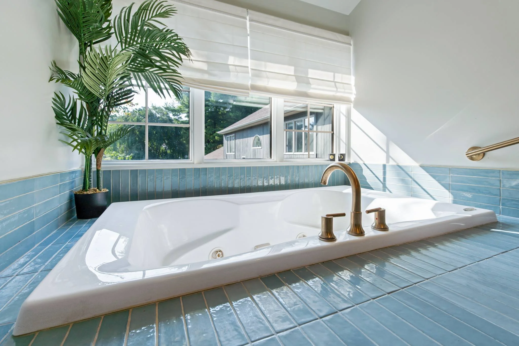 21BedroomPrimaryBathroom3.jpg
