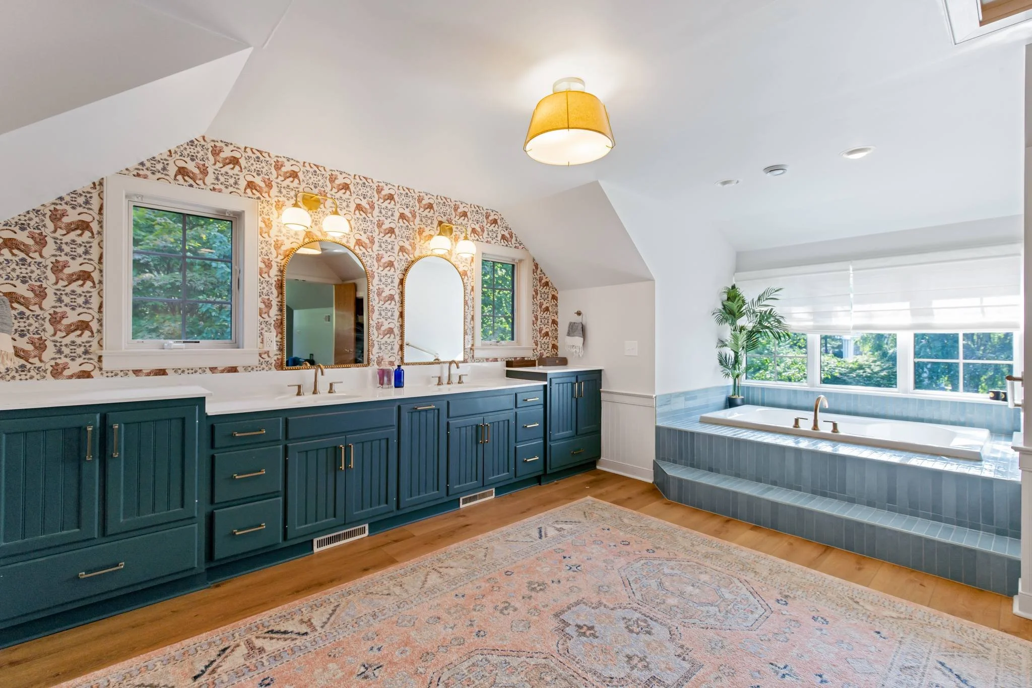 19BedroomPrimaryBathroom1.jpg