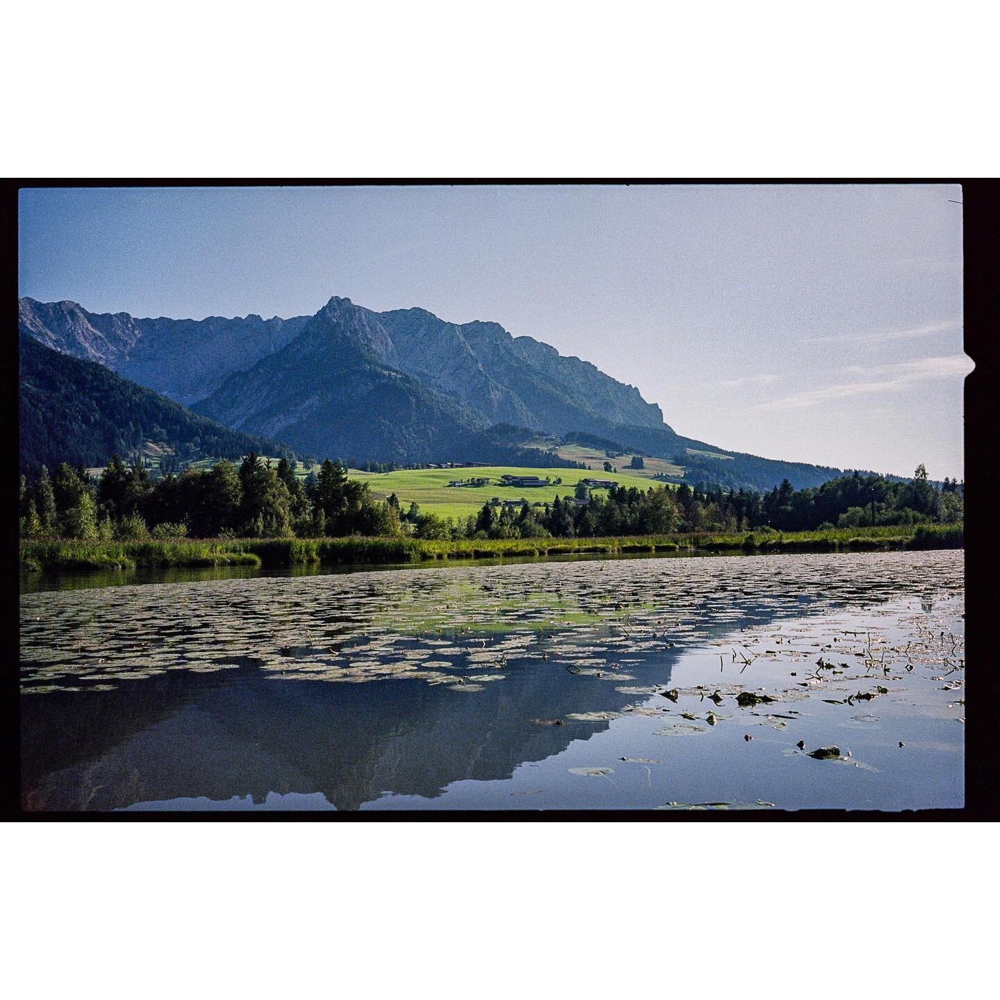 Where I would rather be now. One of our favourite family-weekend-camper-social-distancing places in Austria.
Hopefully there is a way to get there soon ;(.
.
#analogphotography #shootfilmnotpeople #silbersalz35 @kodak_shootfilm #vision3 #500t #austri