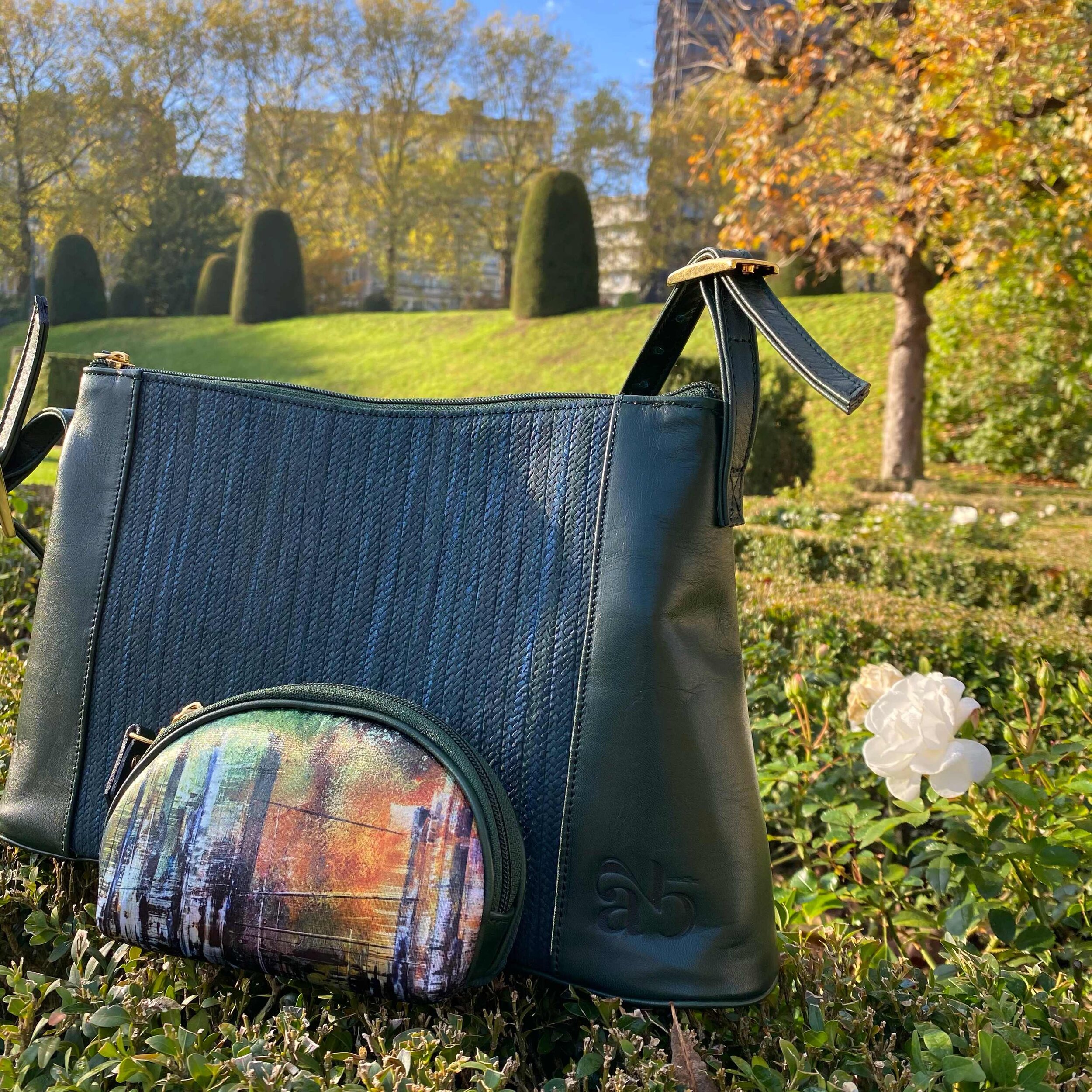 Sac Arya et Trousse Oeuvre Michel Laasman cuir vert