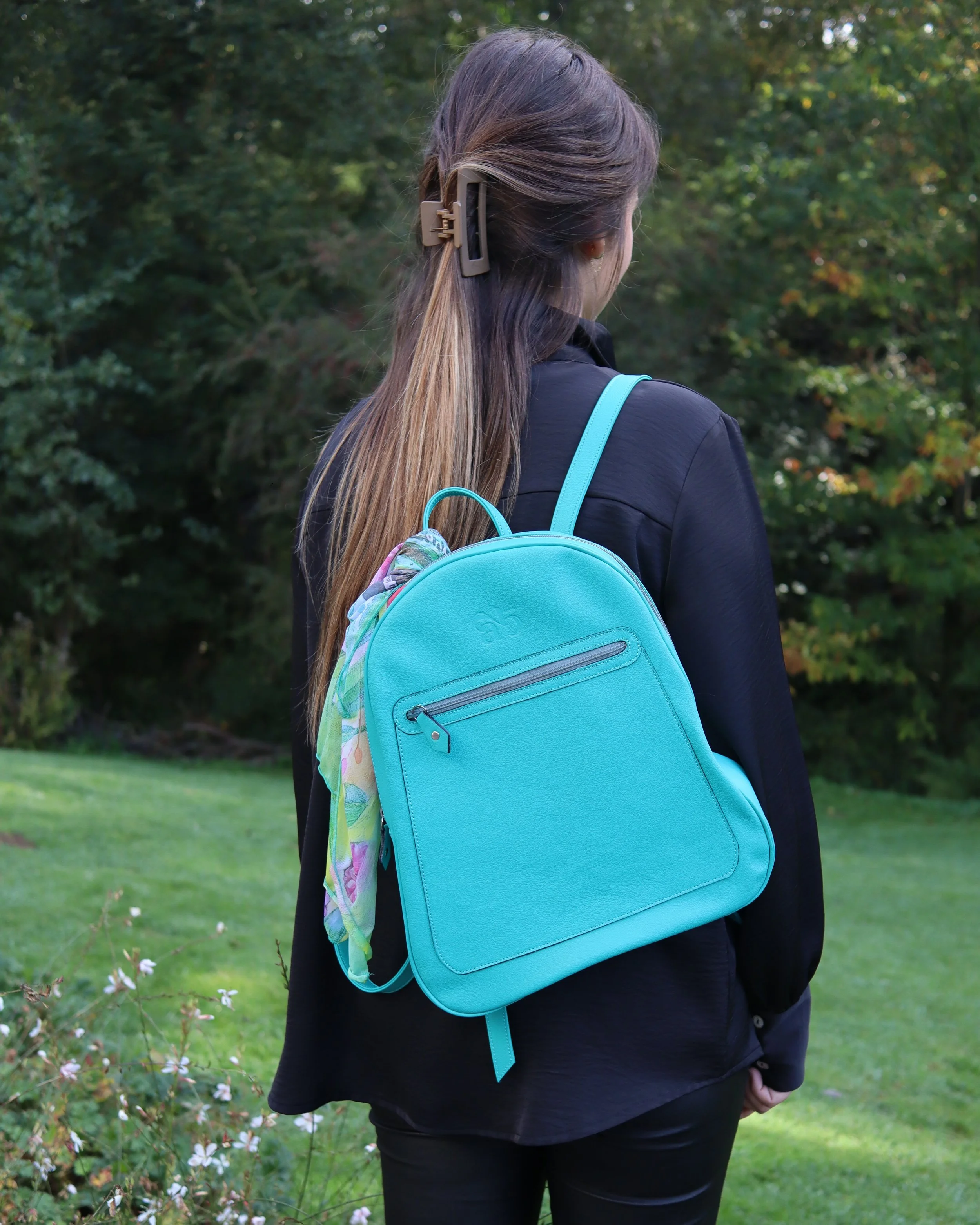 Sac à dos Emma turquoise, oeuvre foulard Maria Burgaz