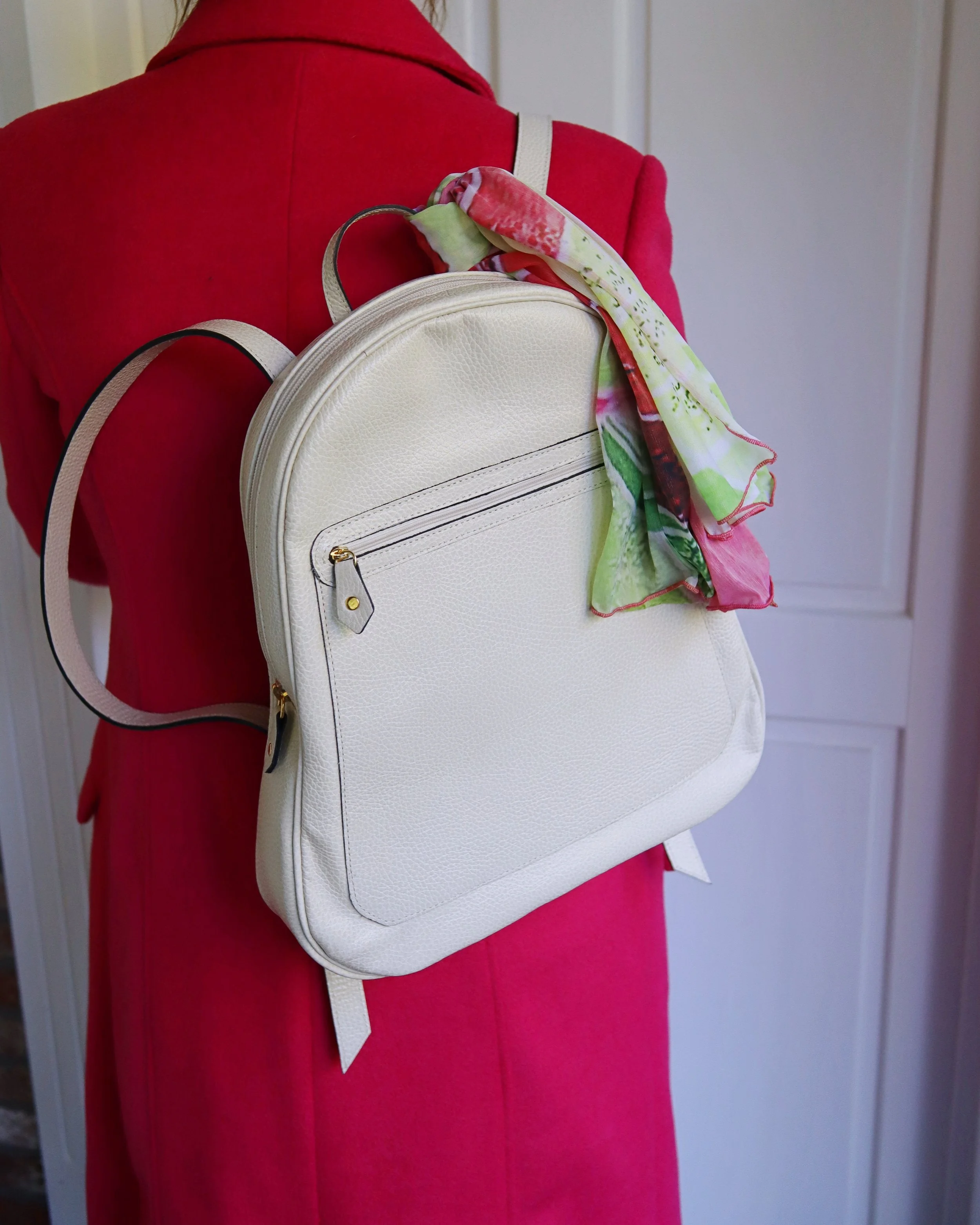 Sac à dos Emma et foulard, oeuvre Anne-Marie Monin